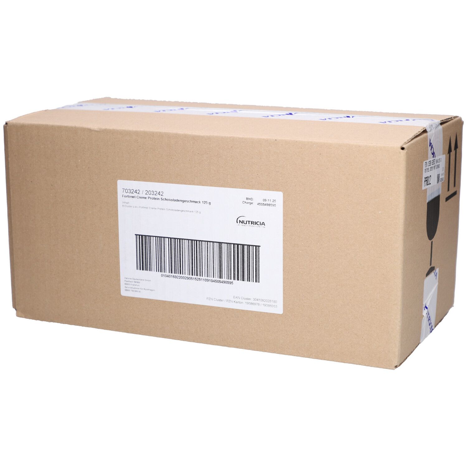 Brauner Karton mit Produktinformationen und Barcode. Aufkleber mit Nutricia-Logo. Aufkleber mit Produktinformationen.