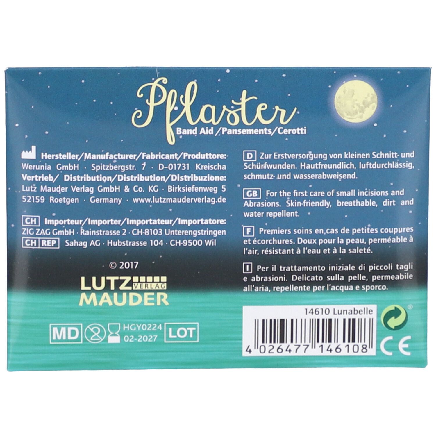Rückseite der Pflasterverpackung. Textinformationen in Deutsch, Englisch, Französisch und Italienisch. Hersteller- und Kontaktinformationen.