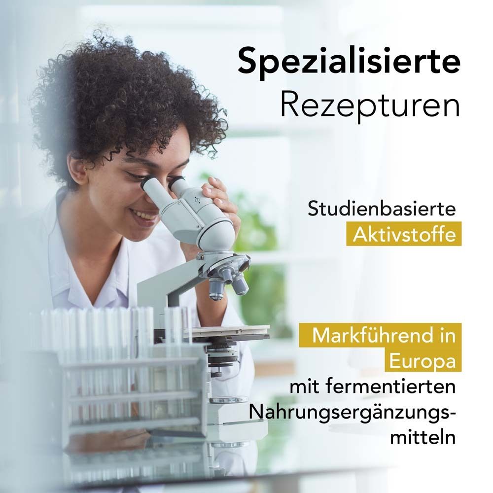 Eine Frau betrachtet durch ein Mikroskop. Text: Spezialisierte Rezepturen. Studienbasierte Aktivstoffe. Marktführend in Europa.