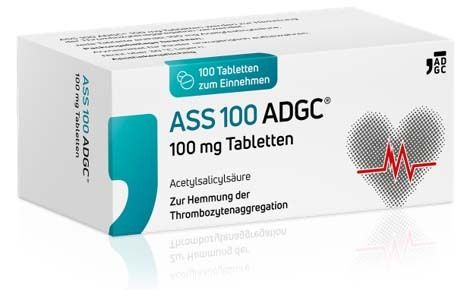 Weiße Tablettenbox mit blauer Schrift. Aufschrift: ASS 100 ADGC, 100 mg Tabletten. Herzsymbol mit EKG-Linie.