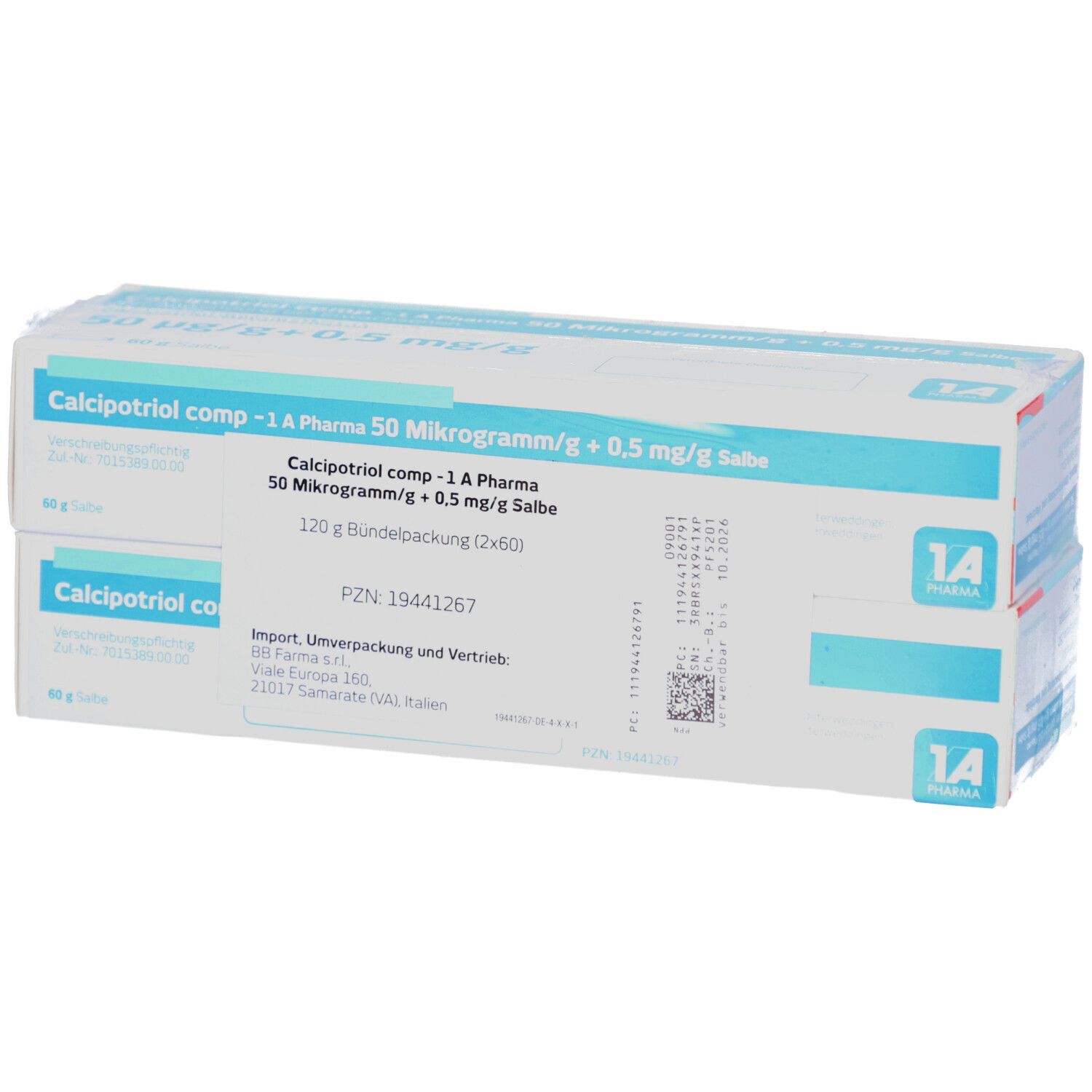 Zwei Kartons CALCIPOTRIOL comp -1A Pharma 50 Mikrogramm/g + 0,5 mg/g Salbe. Weiße Verpackung mit blauer Schrift. 1A Pharma Logo.