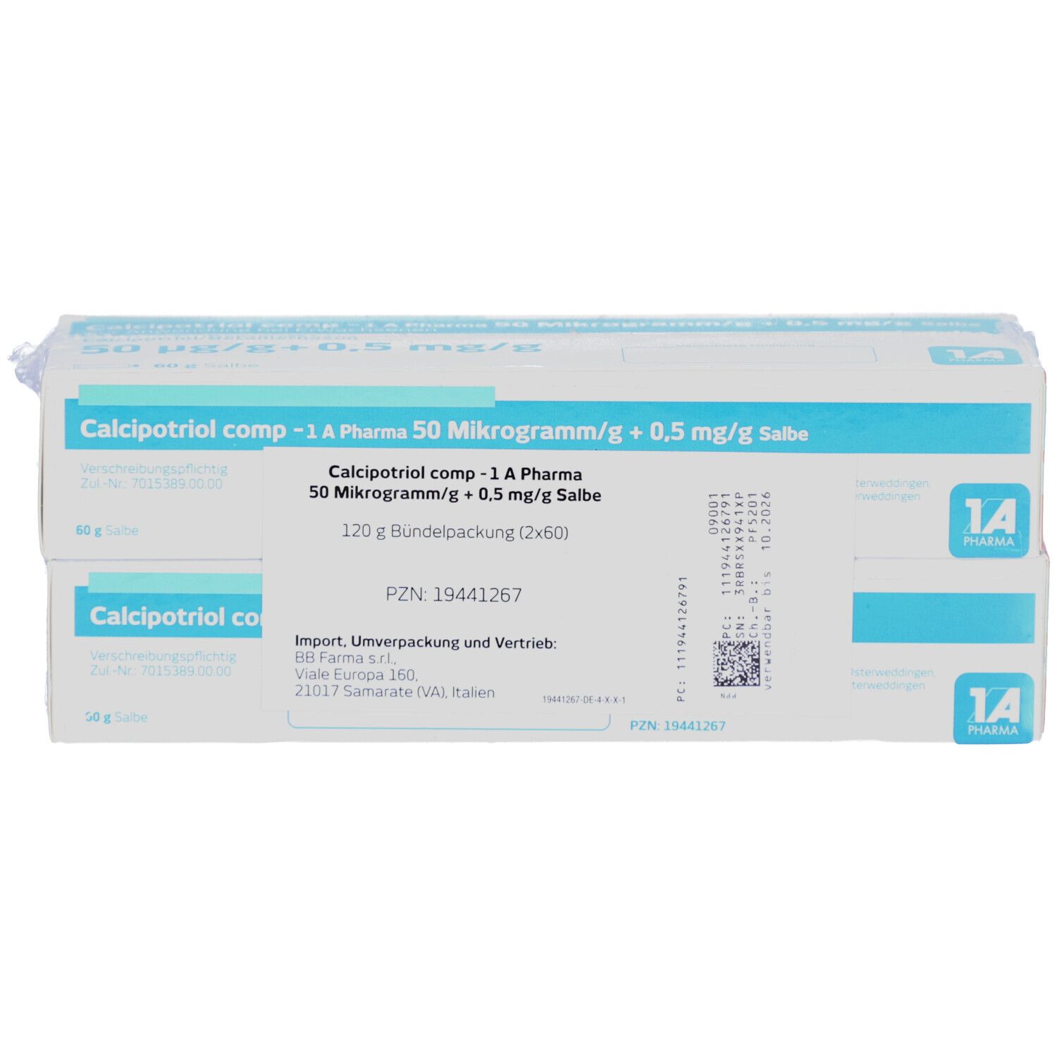 Zwei Kartons CALCIPOTRIOL comp -1A Pharma 50 Mikrogramm/g + 0,5 mg/g Salbe. Weiße Verpackung mit blauer Schrift. 1A Pharma Logo.