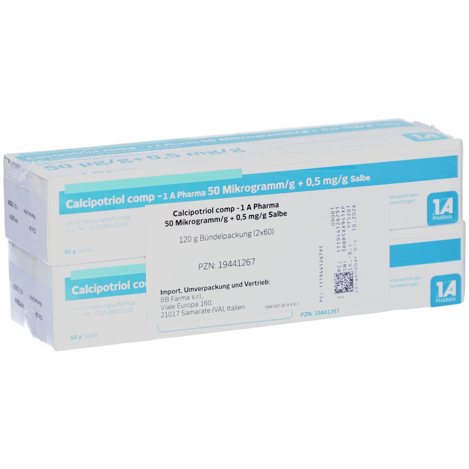 Zwei Kartons CALCIPOTRIOL comp -1A Pharma 50 Mikrogramm/g + 0,5 mg/g Salbe. Weiße Verpackung mit blauer Schrift. 1A Pharma Logo.