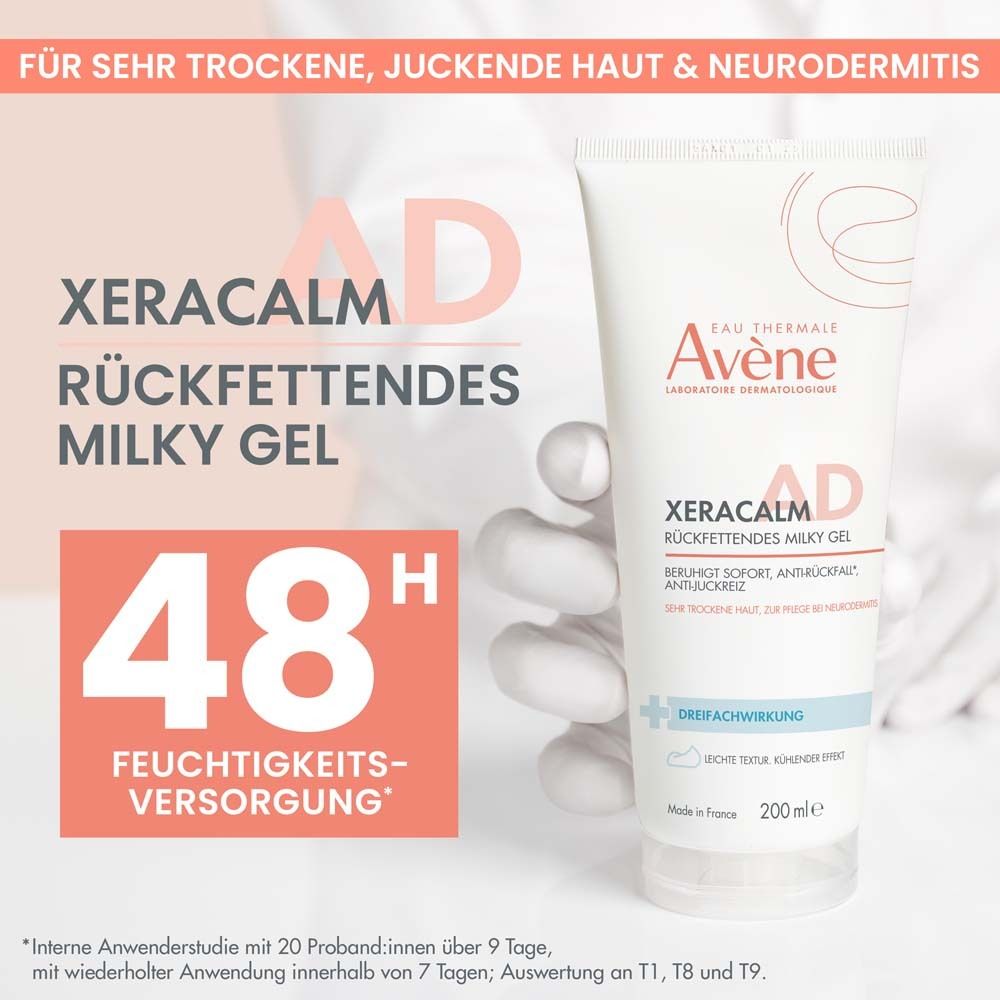 Tube mit Produkt. Text: XeraCalm AD, rückfettendes Milky Gel. 48H Feuchtigkeitsversorgung. Für sehr trockene Haut.