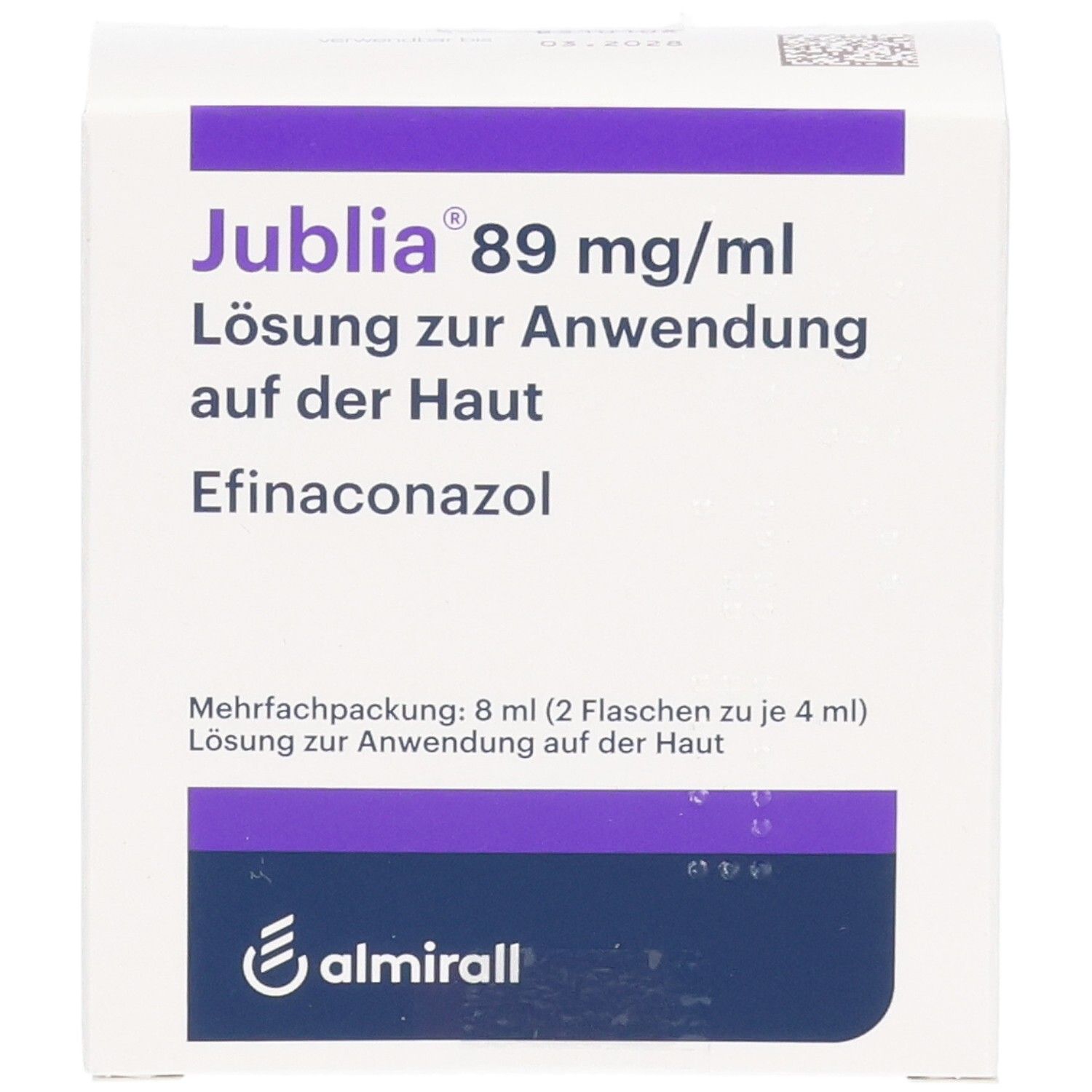 Weißer Karton mit lila Akzenten. Aufschrift: Jublia 89 mg/ml Lösung zur Anwendung auf der Haut. Enthält Efinaconazol. Logo: almirall.