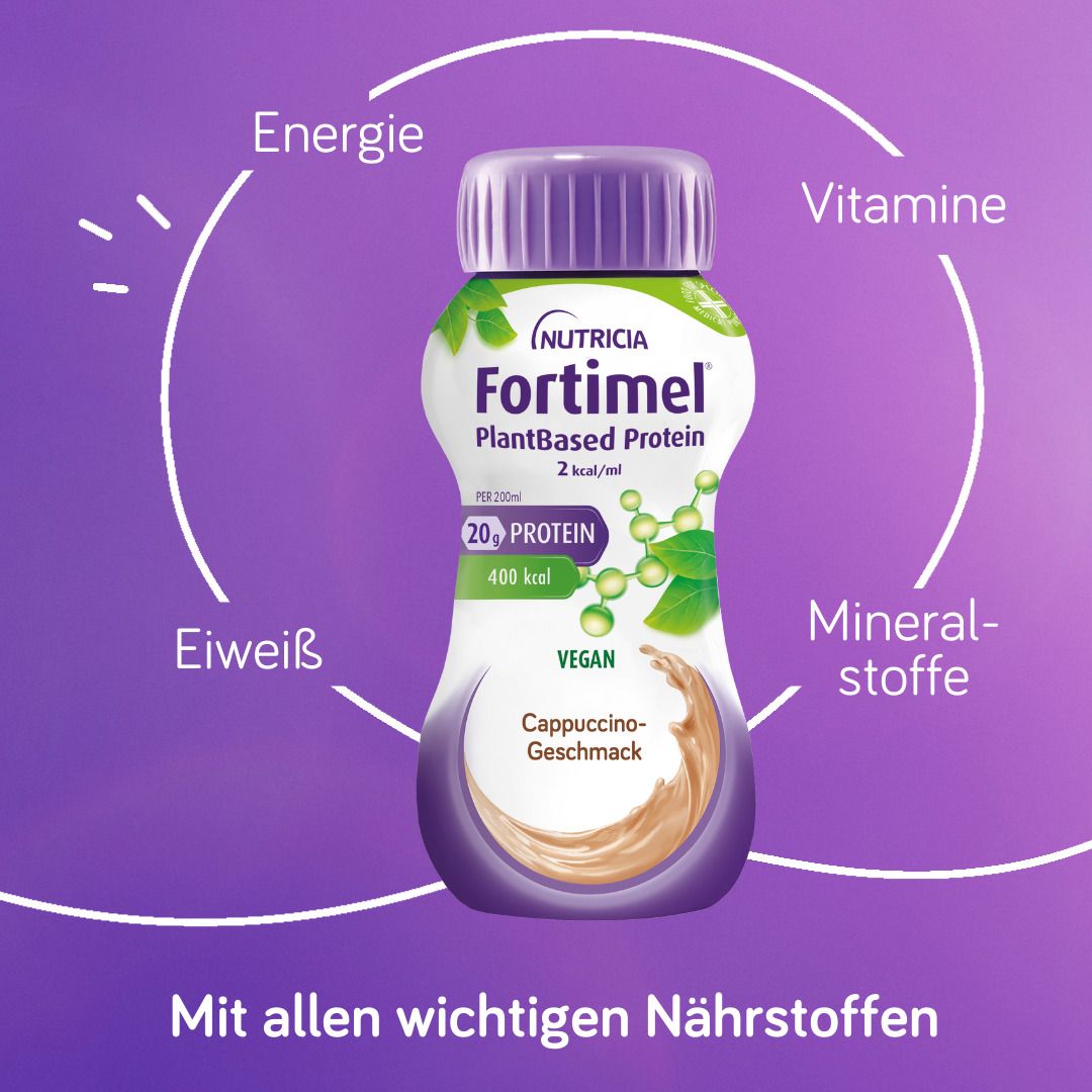 Fortimel PlantBased Protein Cappuccino. Enthält wichtige Nährstoffe: Energie, Vitamine, Mineralstoffe, Eiweiß. Text in deutscher Sprache.