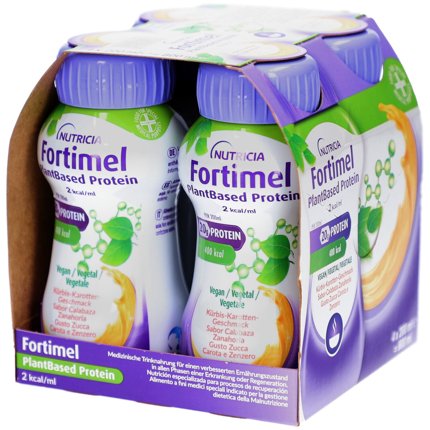 Packung mit vier Flaschen FORTIMEL PlantBased Protein. Aufdrucke: 2 kcal/ml, 20g Protein, 400 kcal, Kürbis-Karotten-Geschmack.