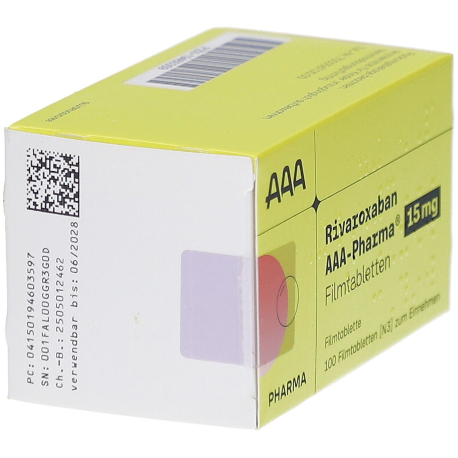 Gelbe Schachtel "Rivaroxaban AAA-Pharma 15 mg Filmtabletten". Rückseite mit Barcode und QR-Code. Haltbarkeit bis 06/2028.