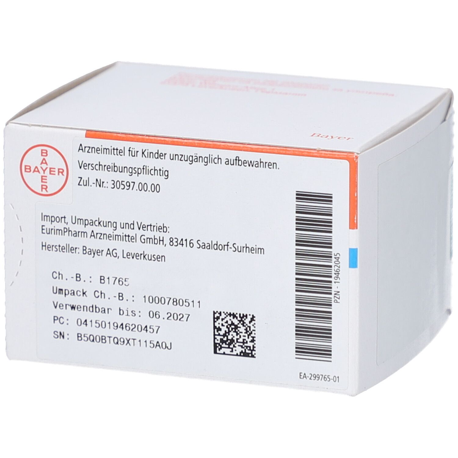 Rückseite der weißen Schachtel. Aufschrift: Bayer-Logo, Informationen zu Hersteller und Haltbarkeit.