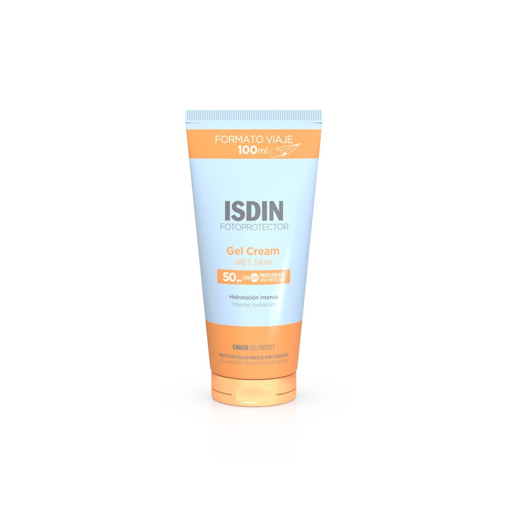 Blaue Tube mit orangefarbenen Akzenten. Aufschrift: ISDIN Fotoprotector Gel Cream Wet Skin LSF 50. Reiseformat.