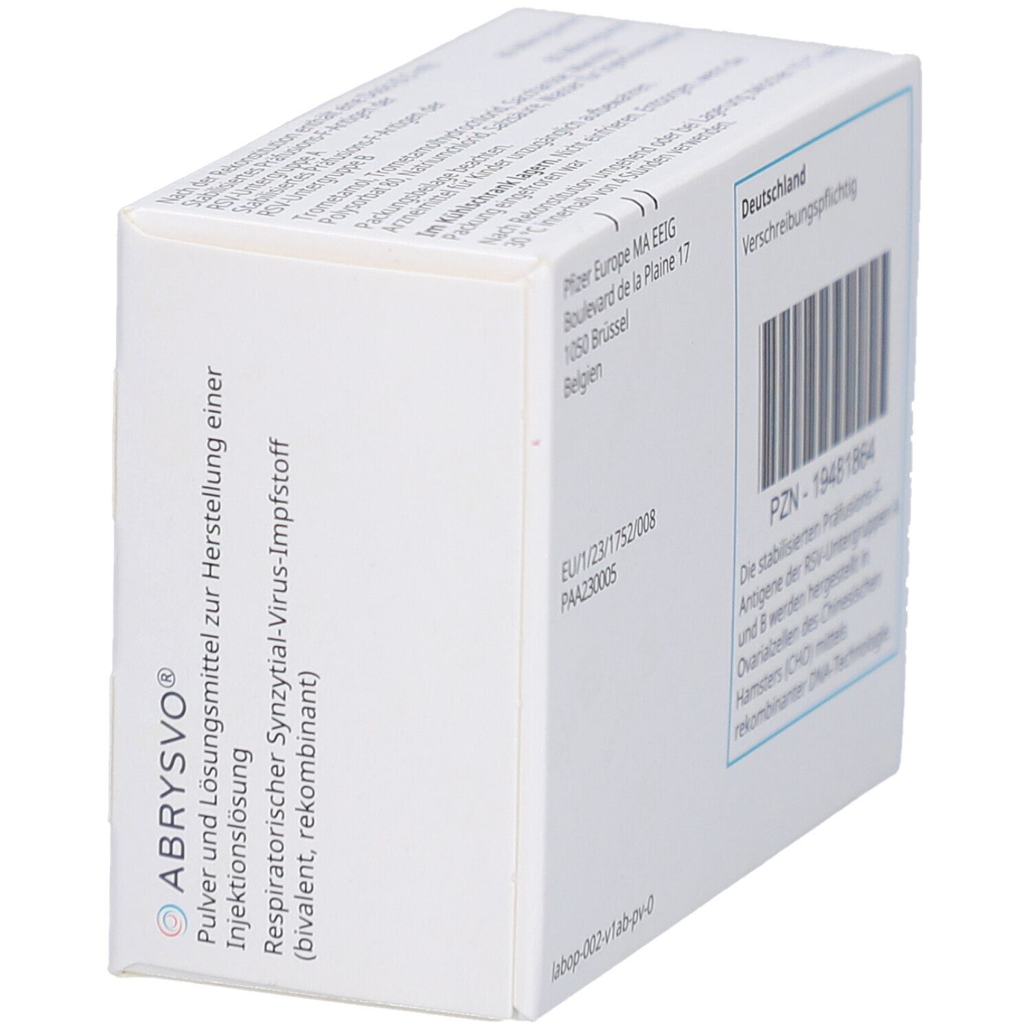 Schrägansicht der weißen Faltschachtel. Aufschrift: ABRYSVO, Pulver und Lösungsmittel zur Herstellung einer Injektionslösung. Pfizer-Logo.