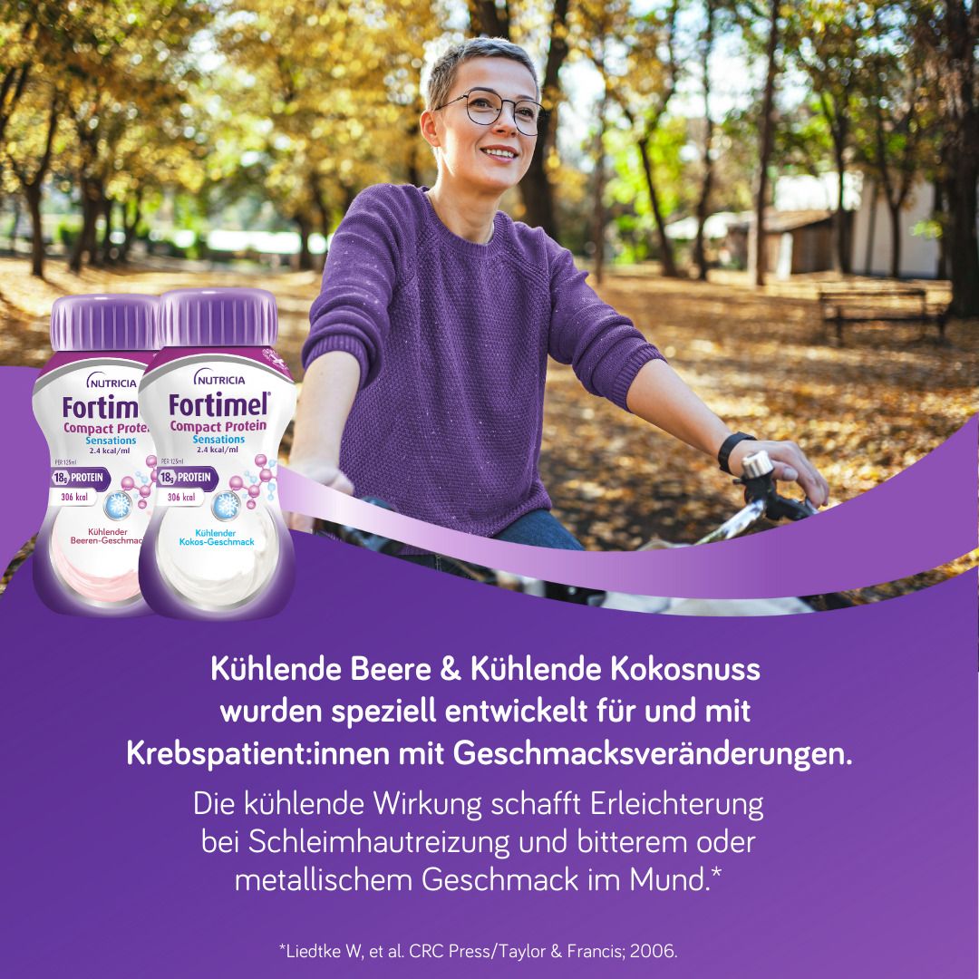 Zwei Flaschen Fortimel Compact Protein, Beeren und Kokos. Text: Speziell für Krebspatienten mit Geschmacksveränderungen. Kühlende Wirkung.