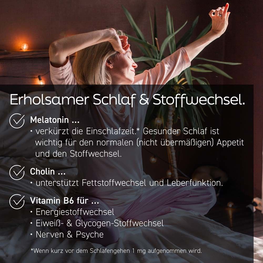 Frau im Bett. Text: Melatonin, Cholin, Vitamin B6. Informationen zu Schlaf und Stoffwechsel.