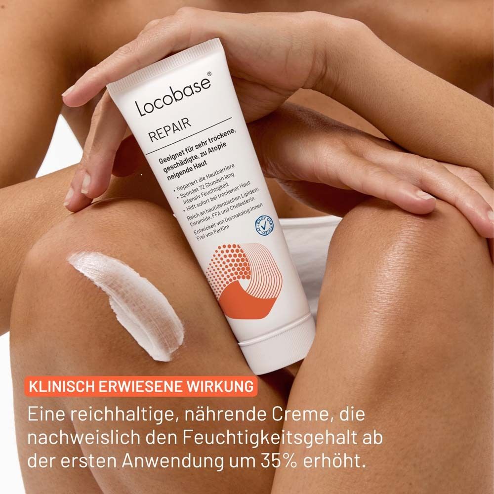 Person zeigt Creme auf Bein. Text: Klinisch erwiesene Wirkung. Reichhaltige Creme erhöht Feuchtigkeit um 35%.