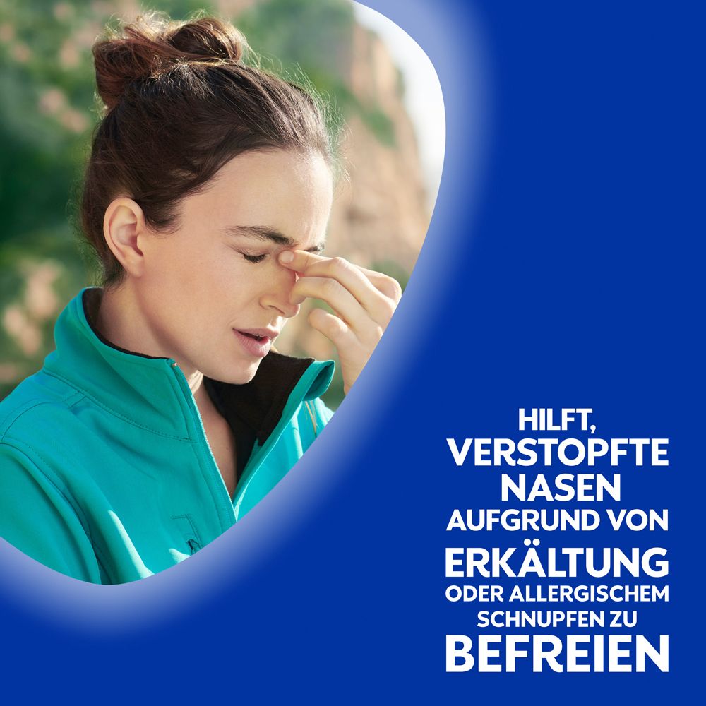 Frau berührt Nase. Text: Hilft, verstopfte Nasen aufgrund von Erkältung zu befreien.
