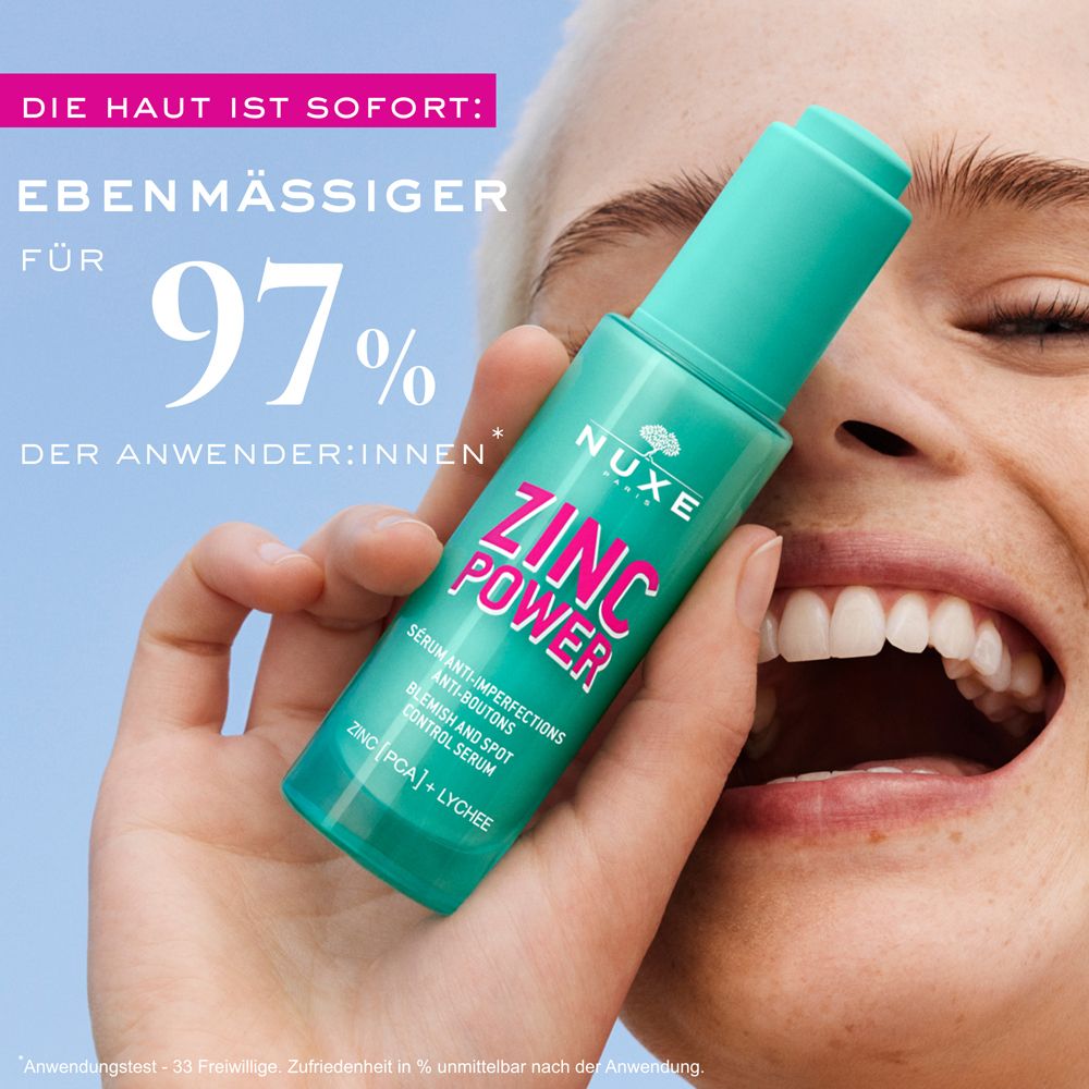 Frau hält Flasche. Aufschrift: ZINC POWER. Text: Serum gegen Hautunreinheiten. NUXE-Logo. 97% der Anwender.
