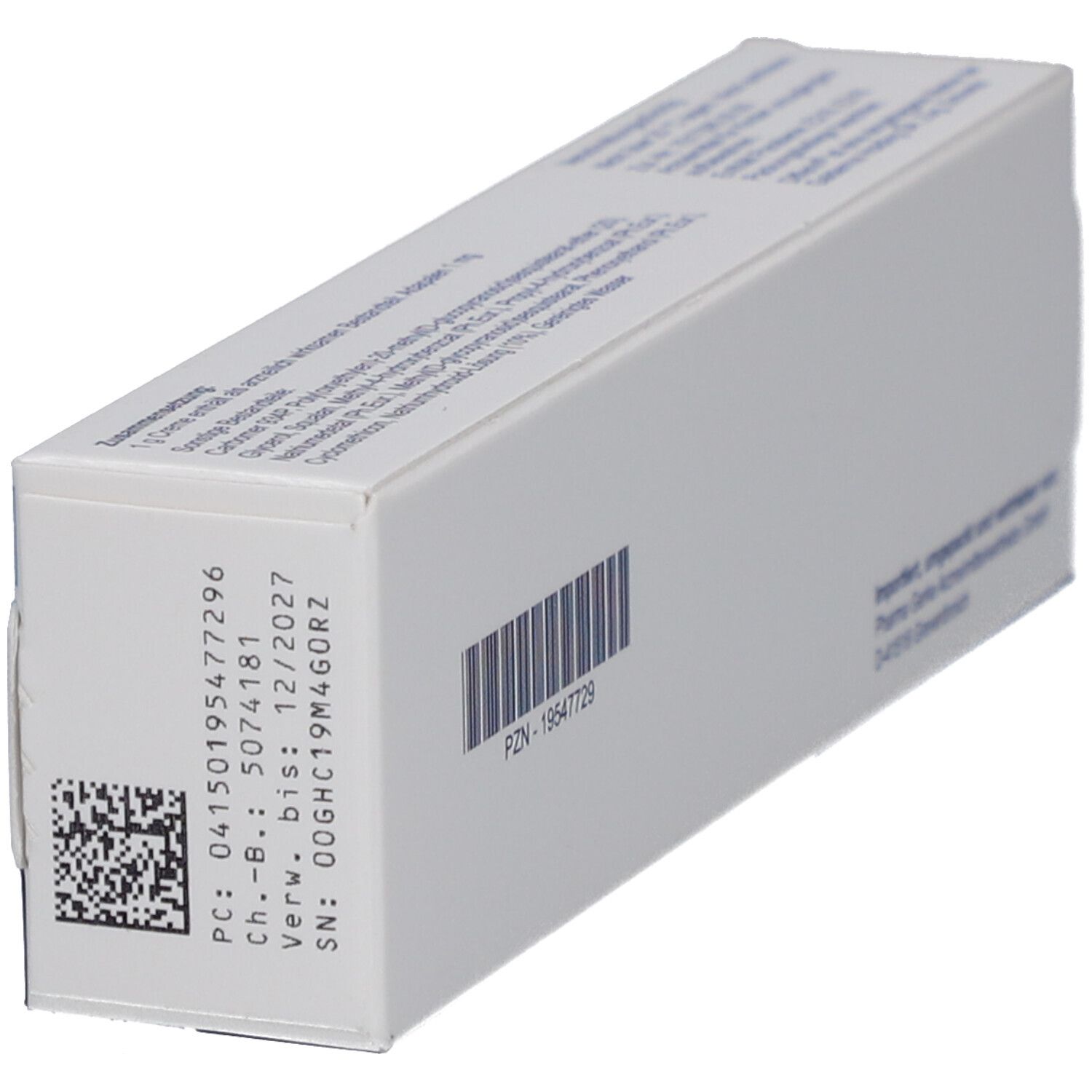Seitenansicht der Schachtel von Differin 0,1% Creme. Barcode und Chargennummer. Text.