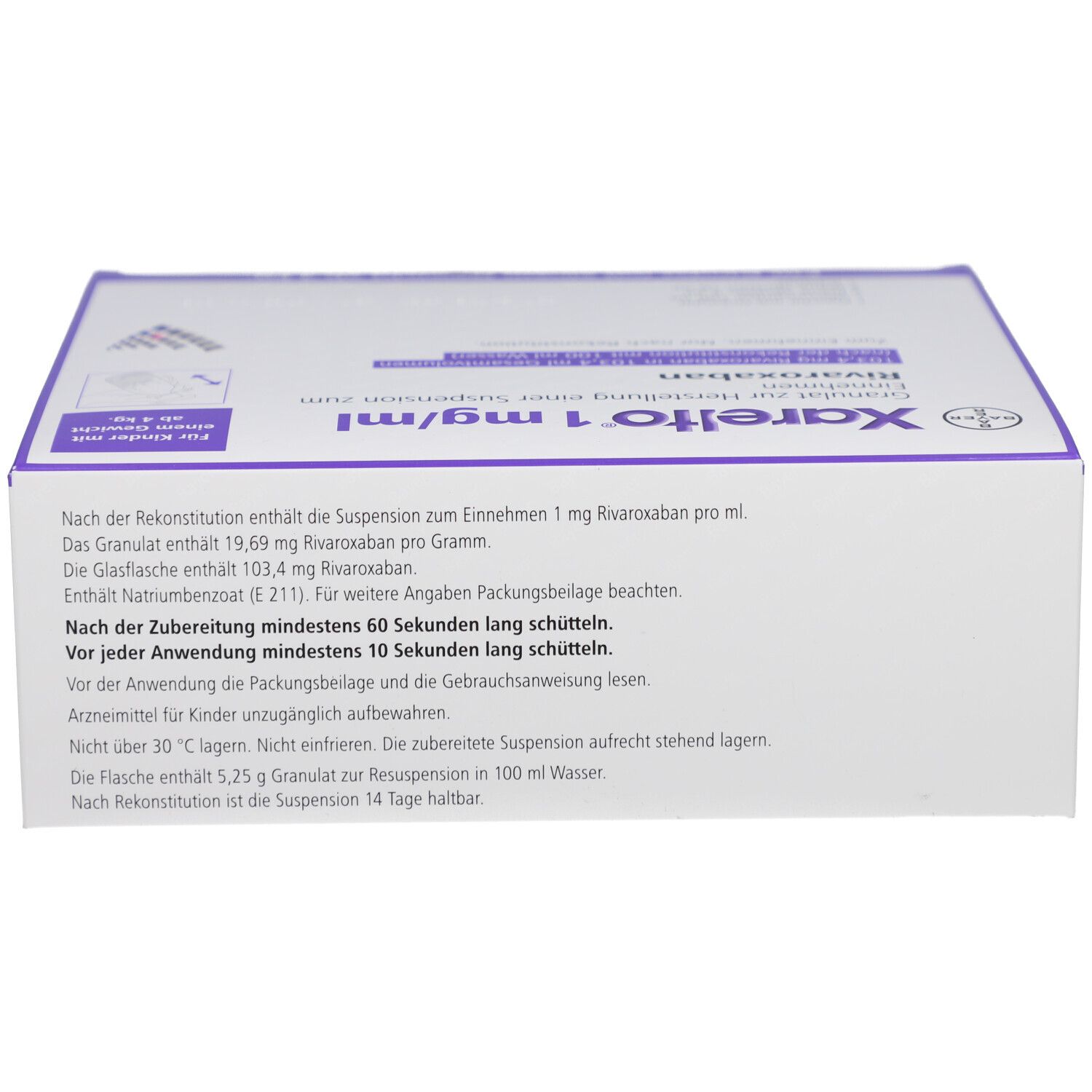 Seitenansicht der Xarelto 1 mg/ml Verpackung. Text: Nach der Rekonstitution enthält die Suspension 1 mg Rivaroxaban pro ml. Für Kinder.