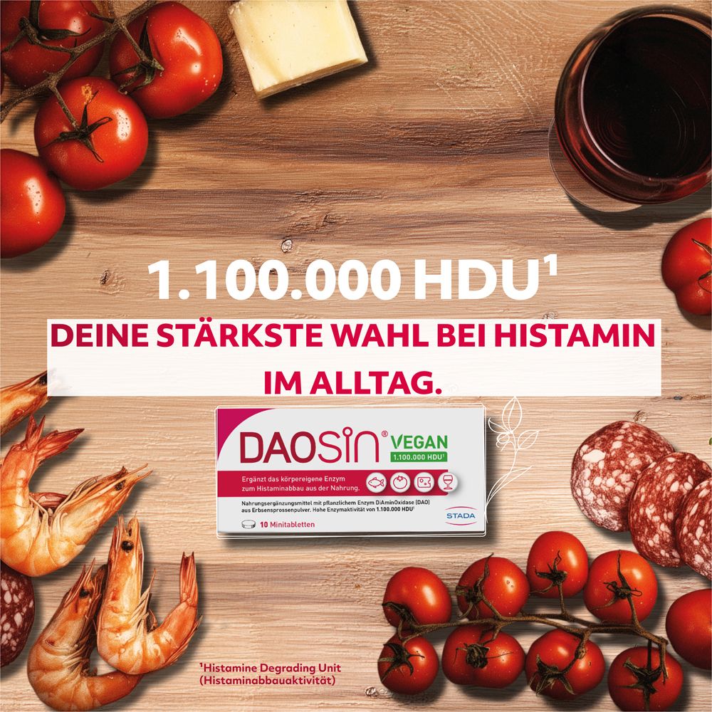 DAOSIN® Vegan-Packung auf einem Tisch mit Lebensmitteln. Text: Deine stärkste Wahl bei Histamin im Alltag.