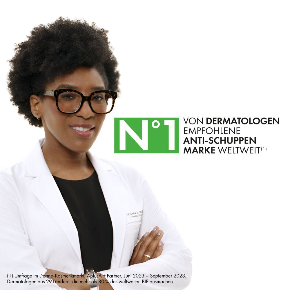 Frau mit Brille. Text: Von Dermatologen empfohlene Anti-Schuppen Marke weltweit. N°1.