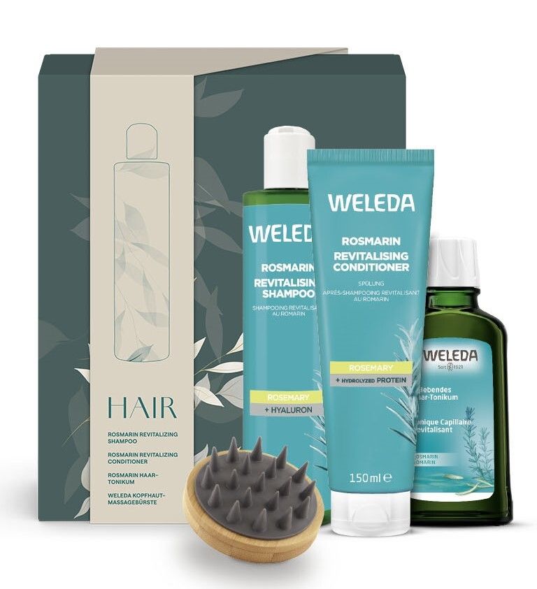 Geschenkset mit Shampoo, Conditioner, Tonikum und Massagebürste. Weleda-Logo. Produkte in Grün und Weiß.