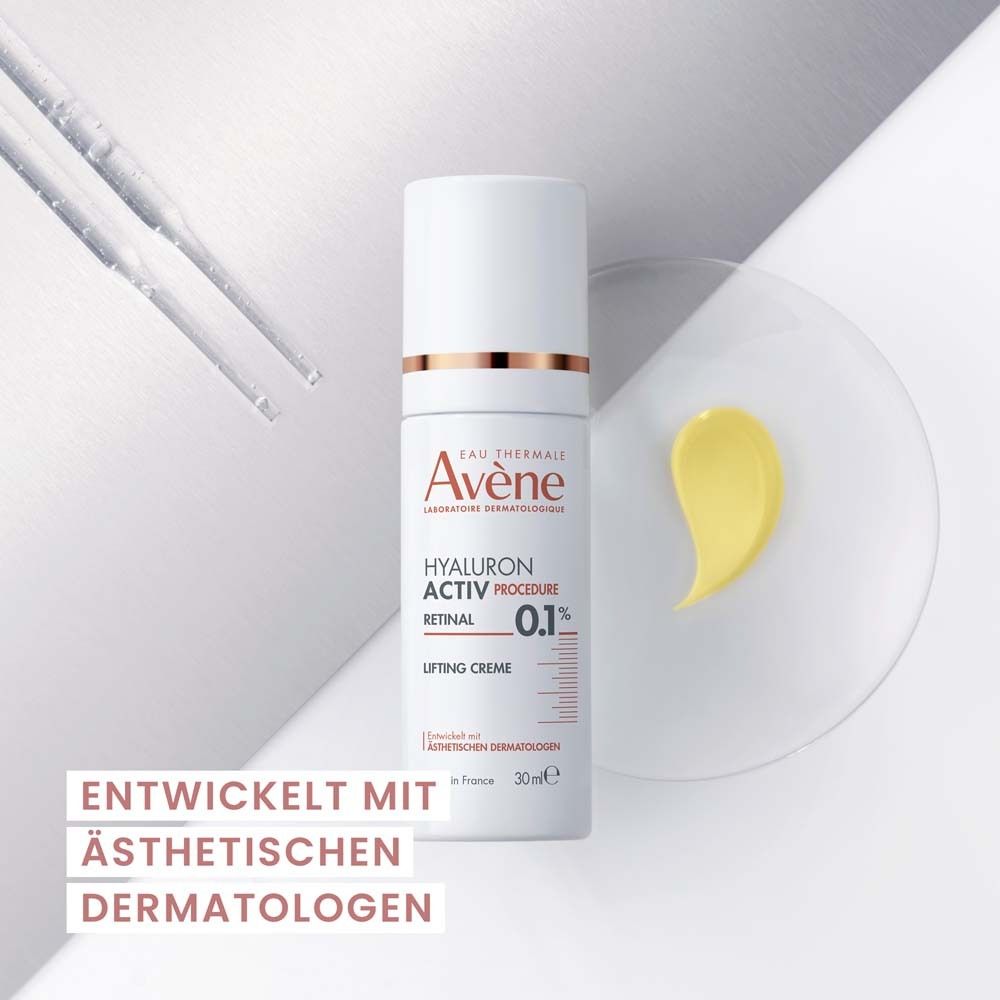Produktflasche mit Text. Text: Entwickelt mit ästhetischen Dermatologen. Gelbe Creme auf Glas.