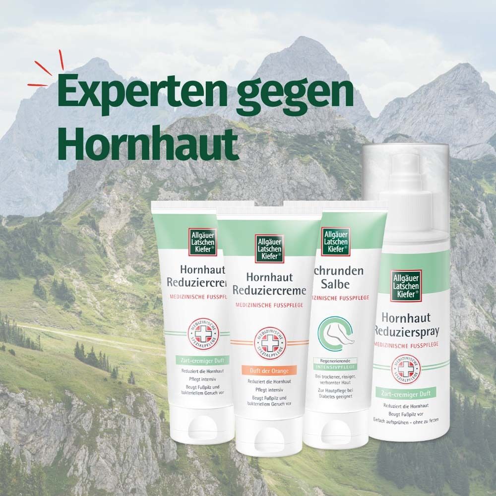 Verschiedene Produkte. Aufschrift: Hornhaut Reduziercreme, Hornhaut Salbe, Hornhaut Reduzierspray, Allgäuer Latschenkiefer®.