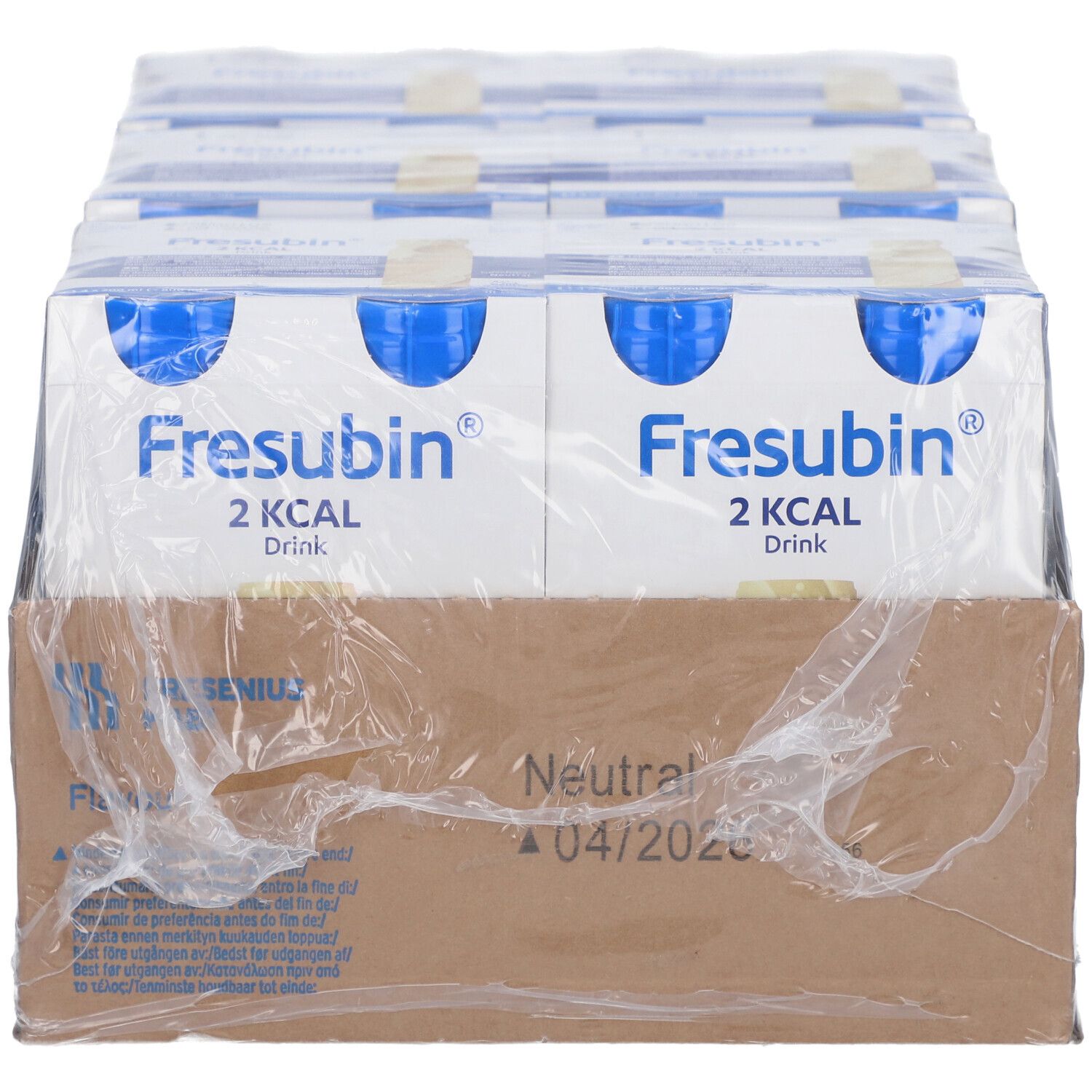 Karton mit Flaschen. Aufschrift: Fresubin 2 KCAL Drink. Verpackt in Folie. MHD: 04/2026. Neutral.