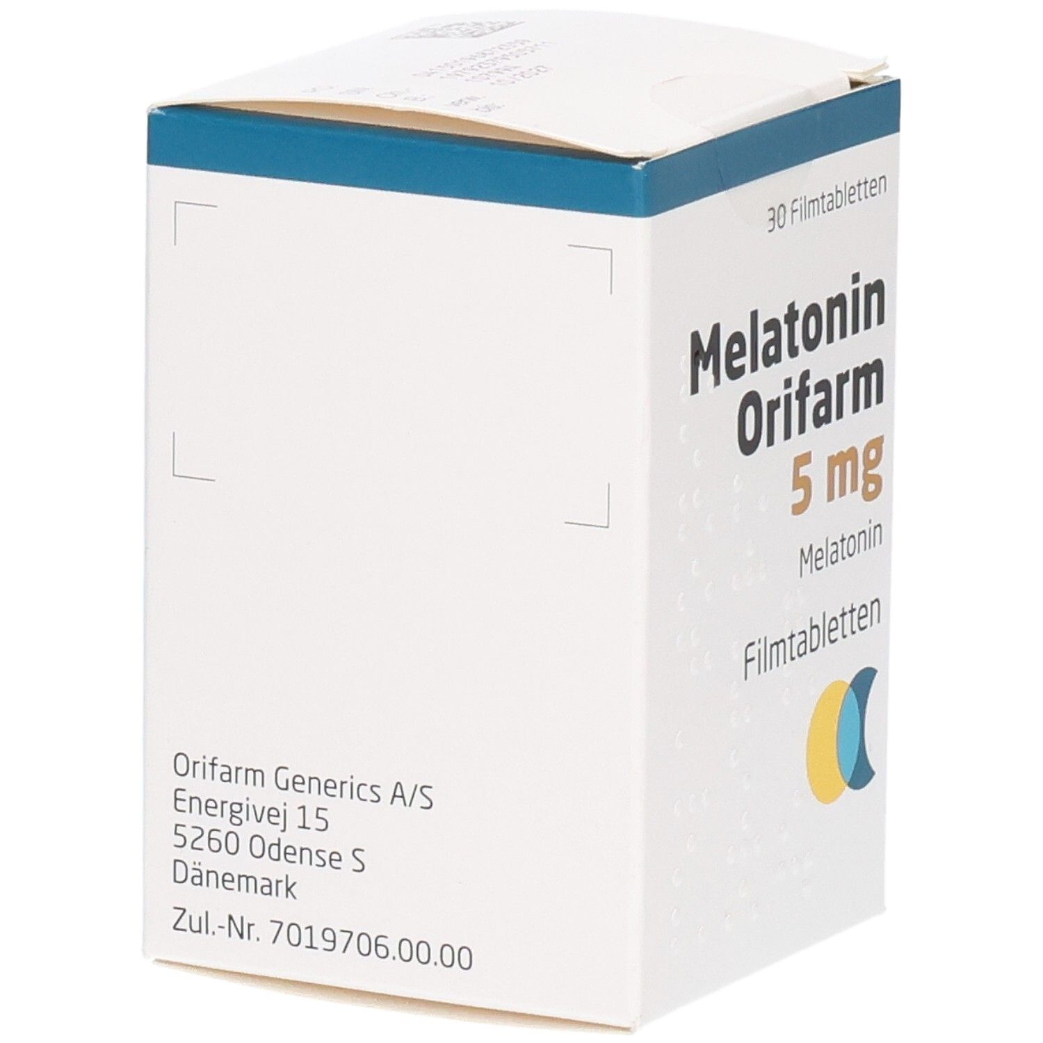 Weiße Faltschachtel mit blauer Kante. Aufschrift: Melatonin Orifarm 5 mg Filmtabletten. Herstelleradresse und Zulassungsnummer.