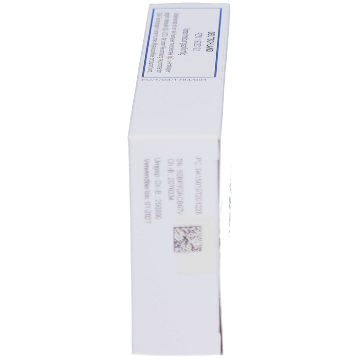 Weiße Produktverpackung. Text: UZPRUVO 45 mg Injektionslösung i.e.Fertigspr. QR-Code und weitere Informationen.