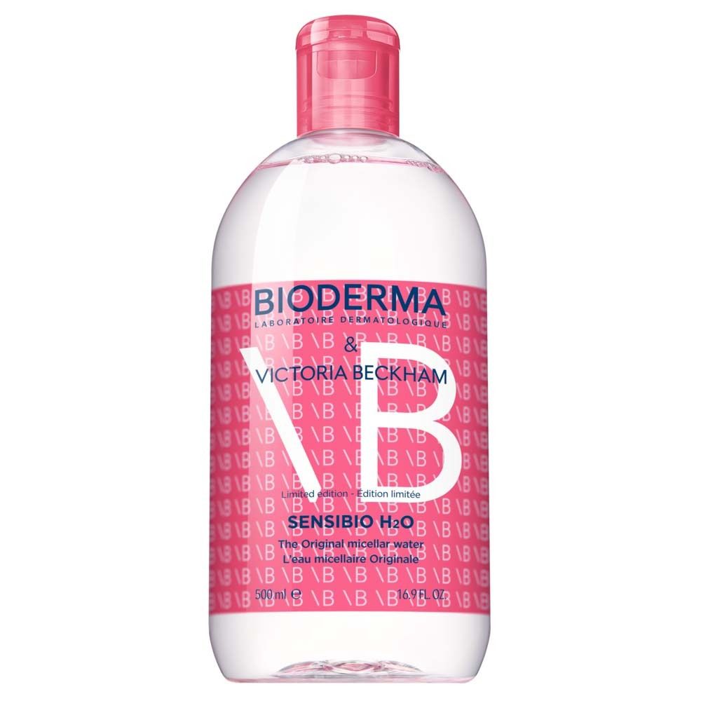 Bioderma Sensibio H2O Mizellenwasser, Limited Edition Victoria Beckham. Rosa Etikett, transparente Flasche.