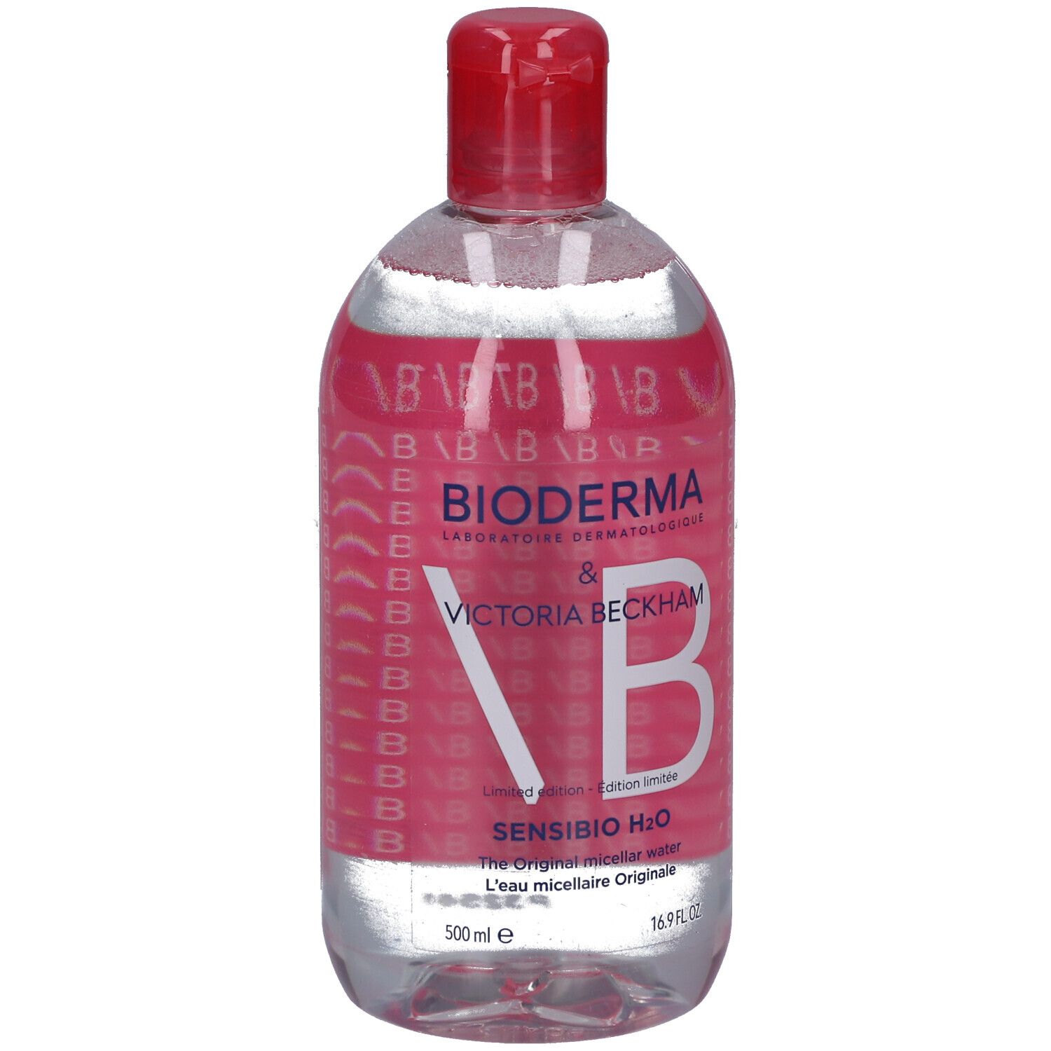 Bioderma Sensibio H2O Victoria Beckham Edition. Flasche mit rotem Deckel. Rosa Etikett mit Schriftzug.