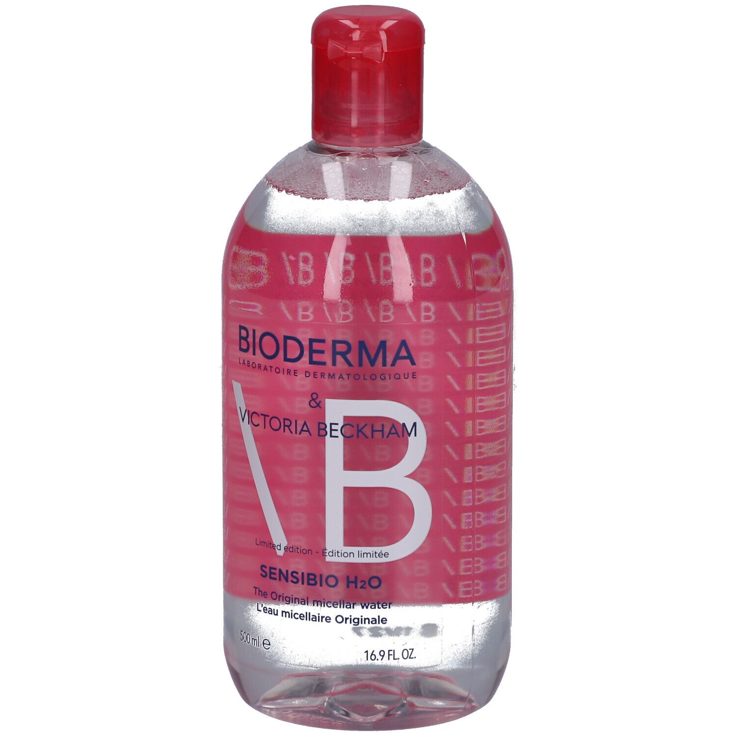 Bioderma Sensibio H2O Victoria Beckham Edition. Flasche mit rotem Deckel. Rosa Etikett mit Schriftzug.