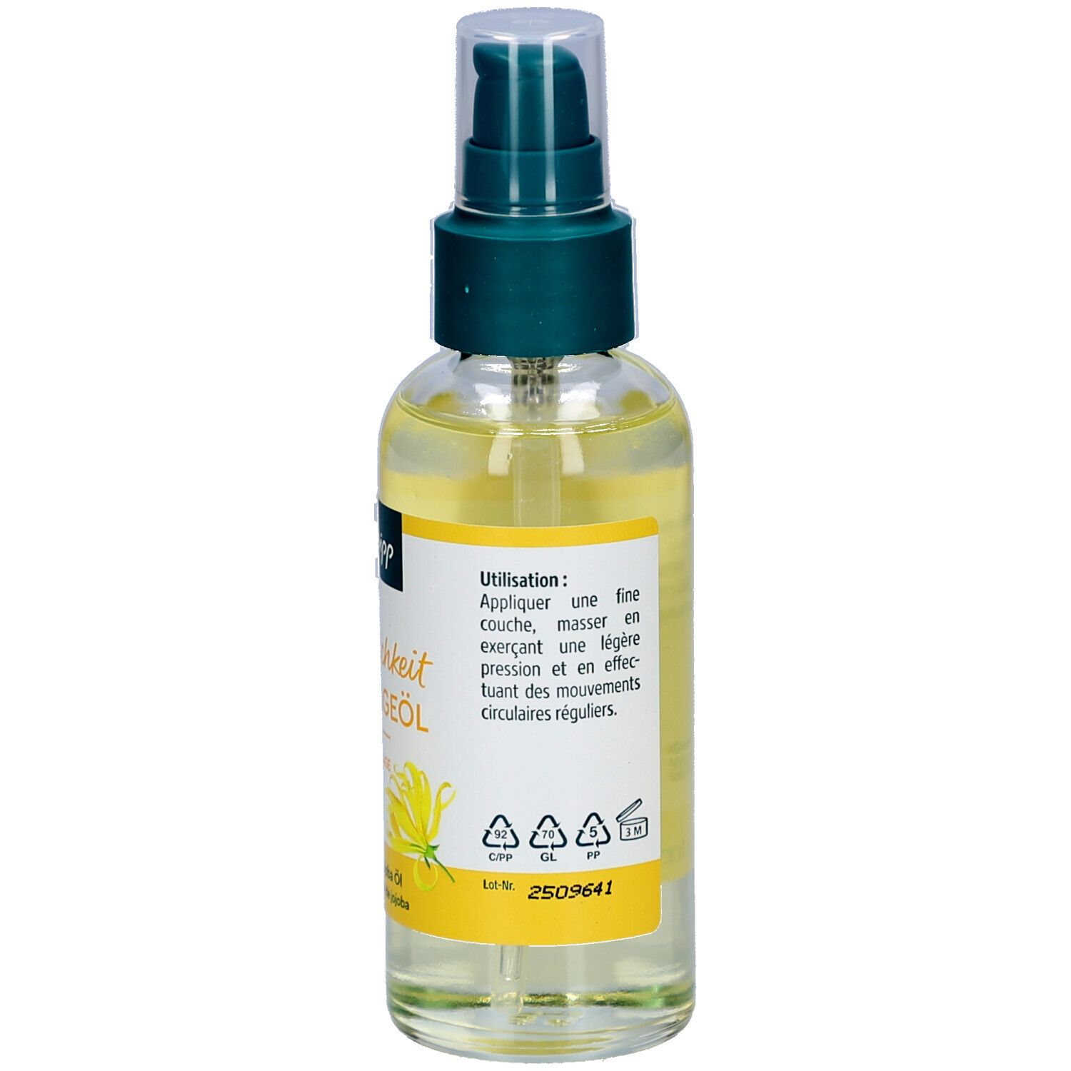 Rückseite der Kneipp Massageöl-Flasche. Gelbe Flüssigkeit, gelbes Etikett mit Text. Anwendungshinweise.