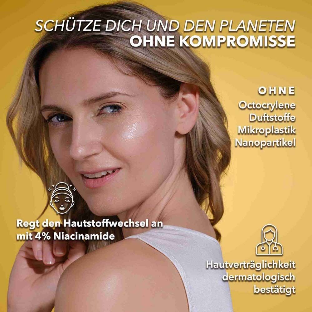 Frau mit glänzender Haut. Text: Regt den Hautstoffwechsel an mit 4% Niacinamide. Dermatologisch bestätigt.