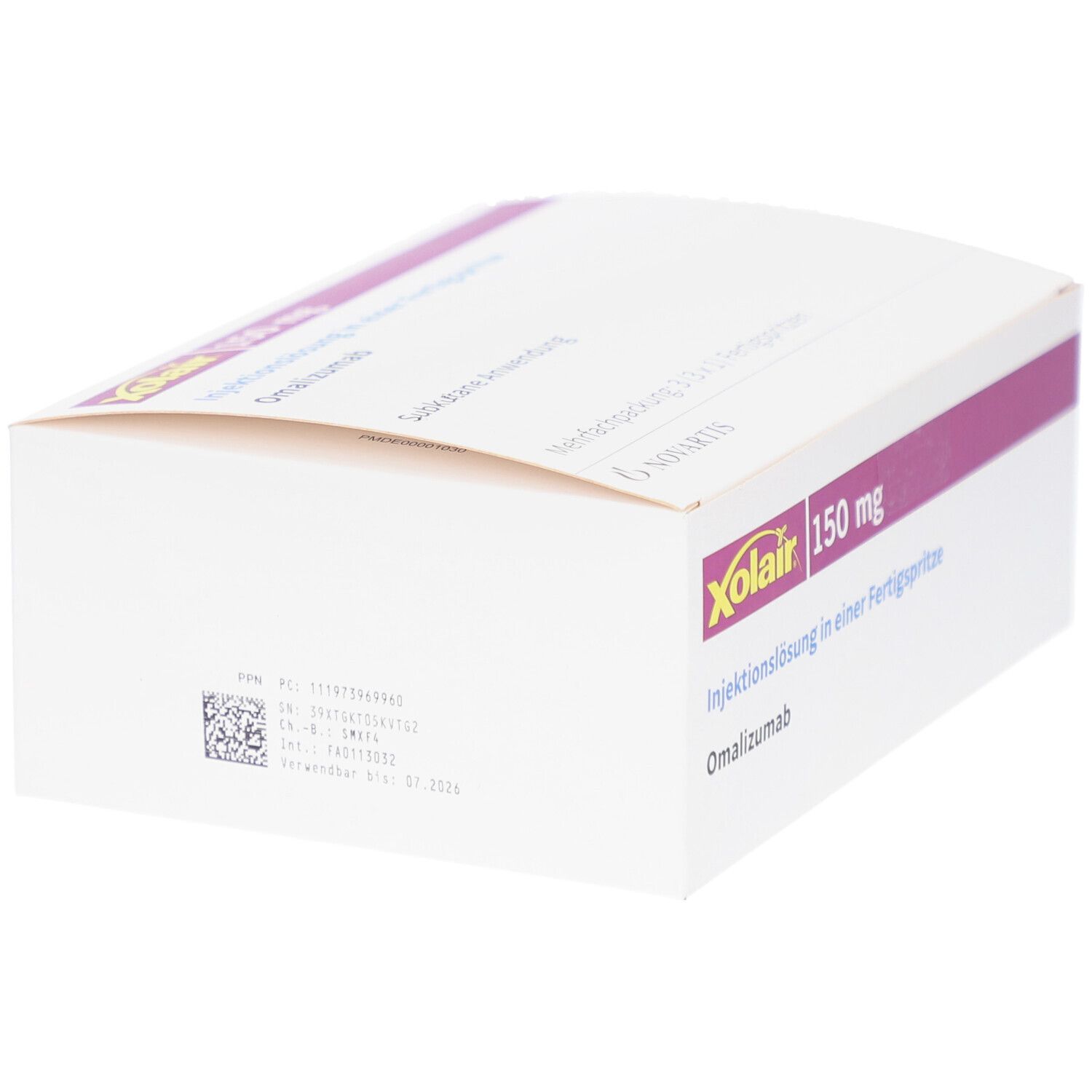 Weiße Faltschachtel mit rosa Akzenten. Aufschrift: Xolair 150 mg Injektionslösung in einer Fertigspritze. Omalizumab. Barcode.