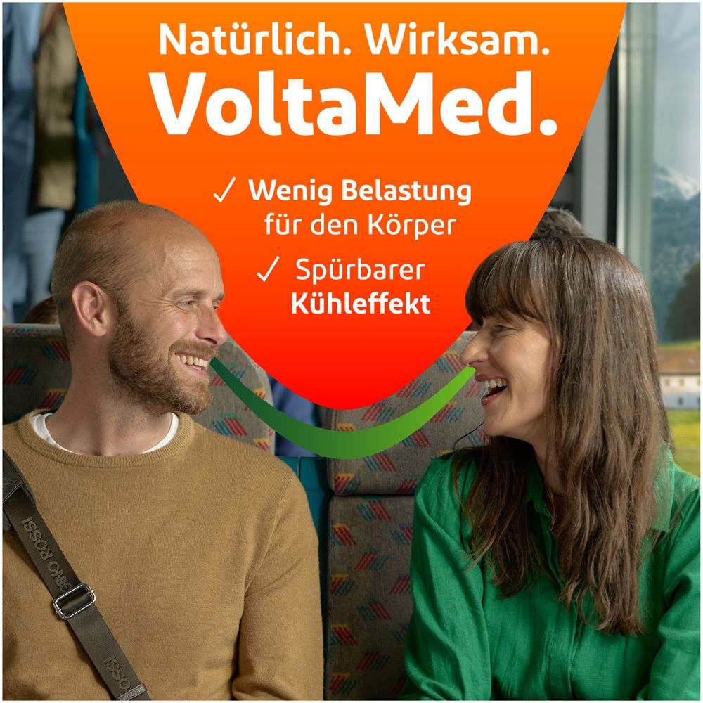 Zwei Personen lächeln. Text: Natürlich. Wirksam. VoltaMed. Wenig Belastung für den Körper. Spürbarer Kühleffekt.