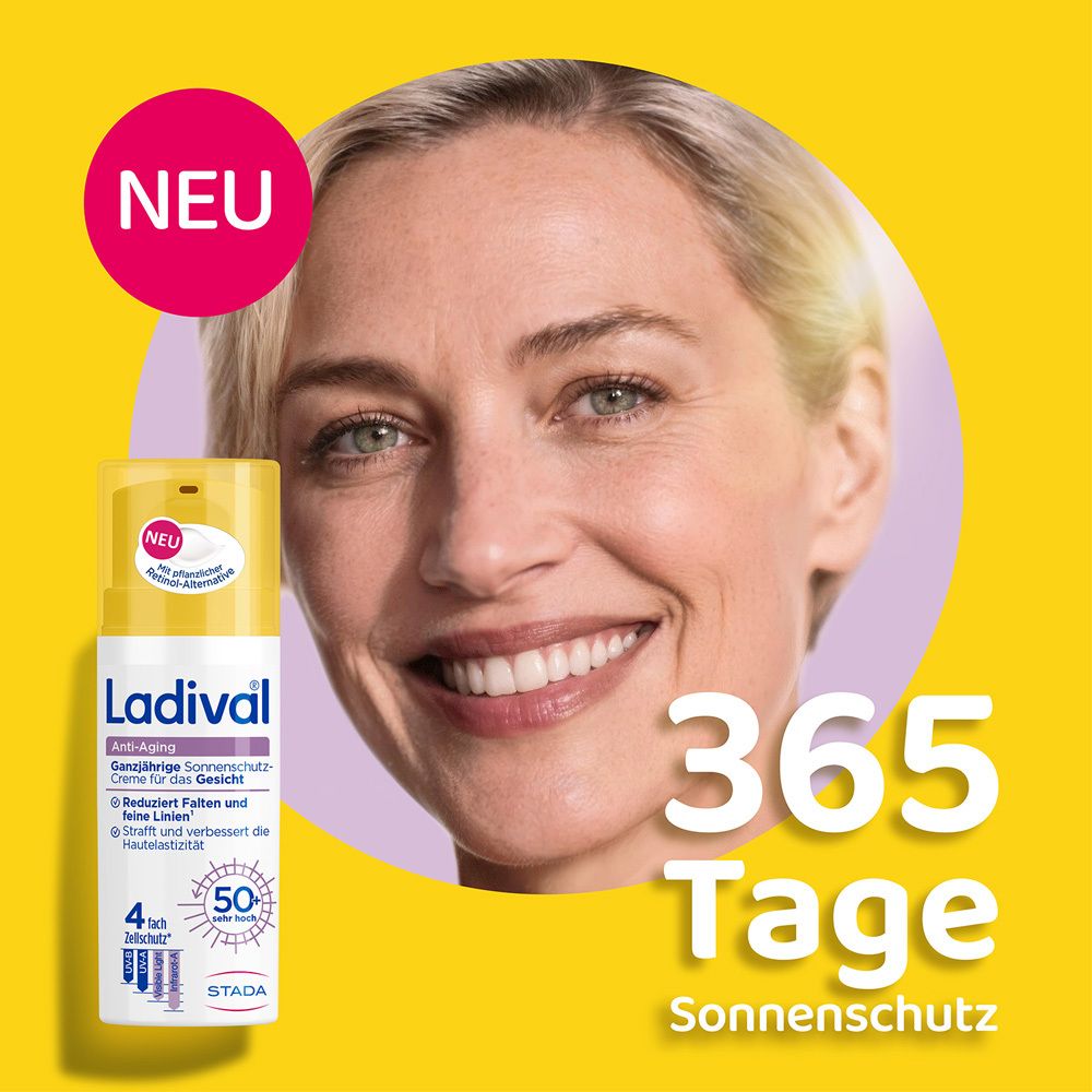 Frau mit Ladival® Anti-Aging Sonnenschutz Gesicht LSF 50+ Flasche. Gelber Hintergrund. Text: 365 Tage Sonnenschutz. Mit pflanzlicher Retinol-Alternative.