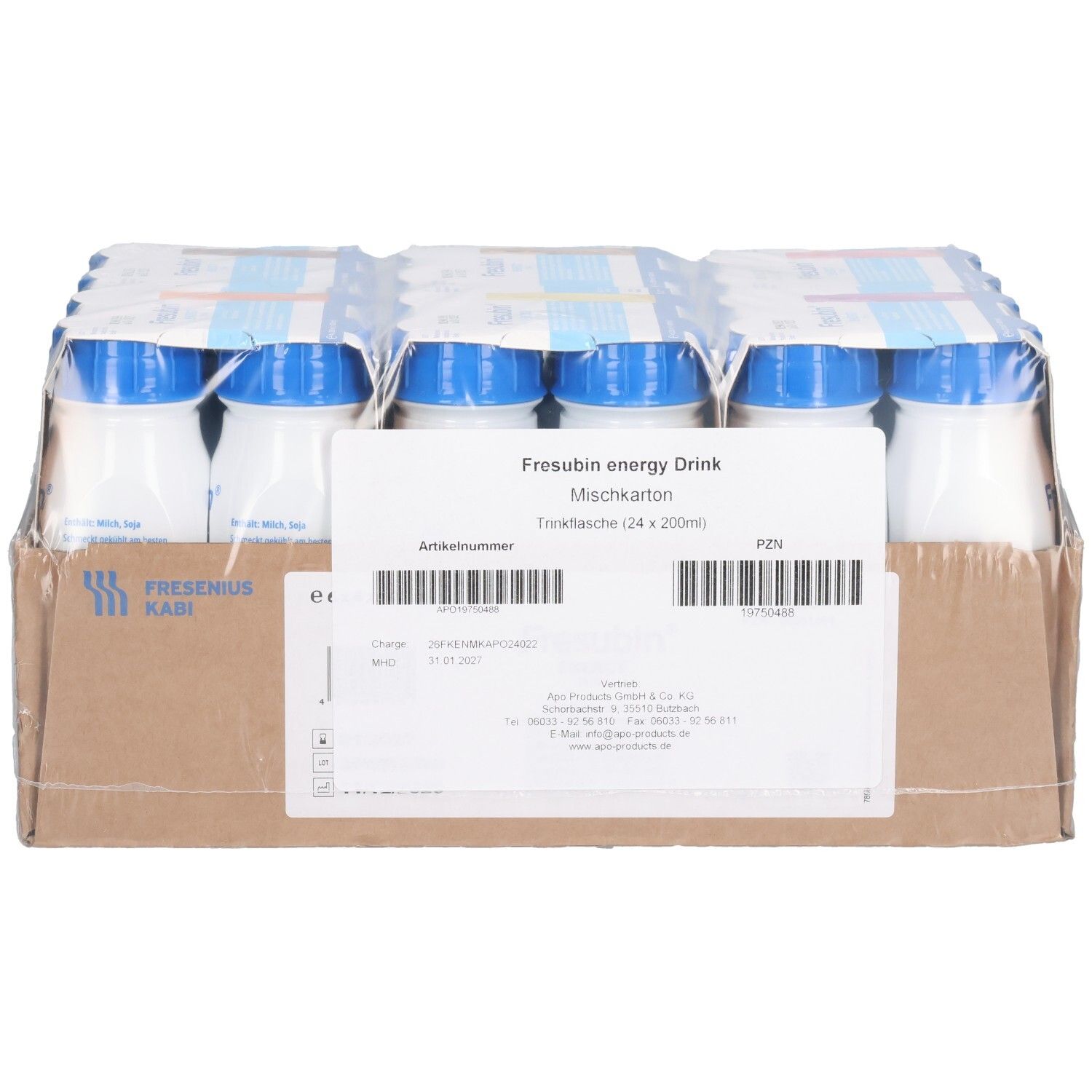 Karton mit FRESUBIN ENERGY DRINK Trinkflaschen. Weiße Flaschen mit blauen Deckeln, in Folie verpackt. Produktinformationen auf dem Karton.