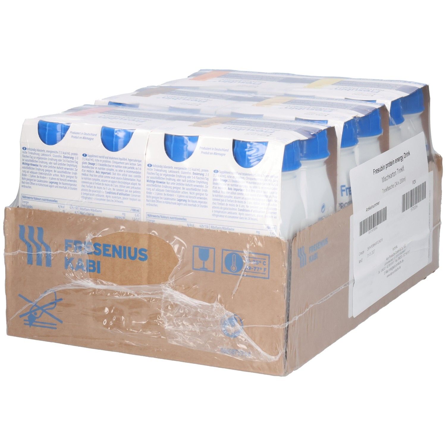 Karton mit FRESUBIN PROTEIN Energy Drink. Flaschen mit blauen Deckeln. Verpackt in Folie. Fresenius Kabi Logo.