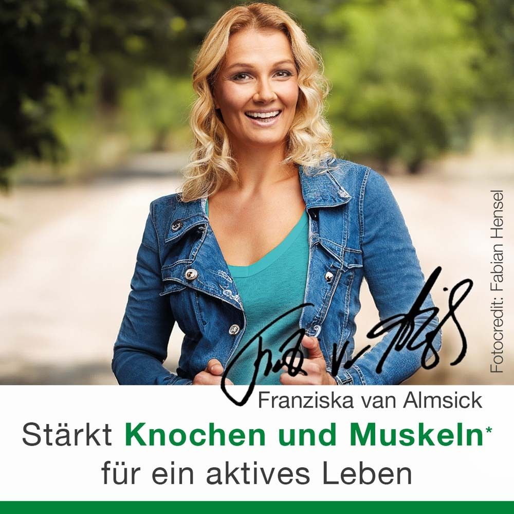 Frau lächelt. Text: Stärkt Knochen und Muskeln für ein aktives Leben. Signatur: Franziska van Almsick.