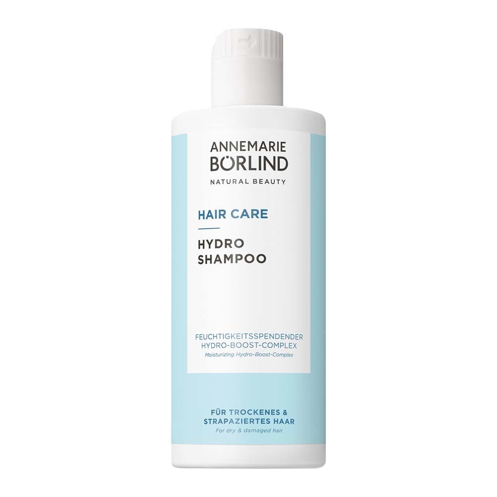 Weiße Flasche mit blauem Etikett. Aufschrift: ANNEMARIE BÖRLIND, Hair Care Hydro Shampoo. Für trockenes & strapaziertes Haar.