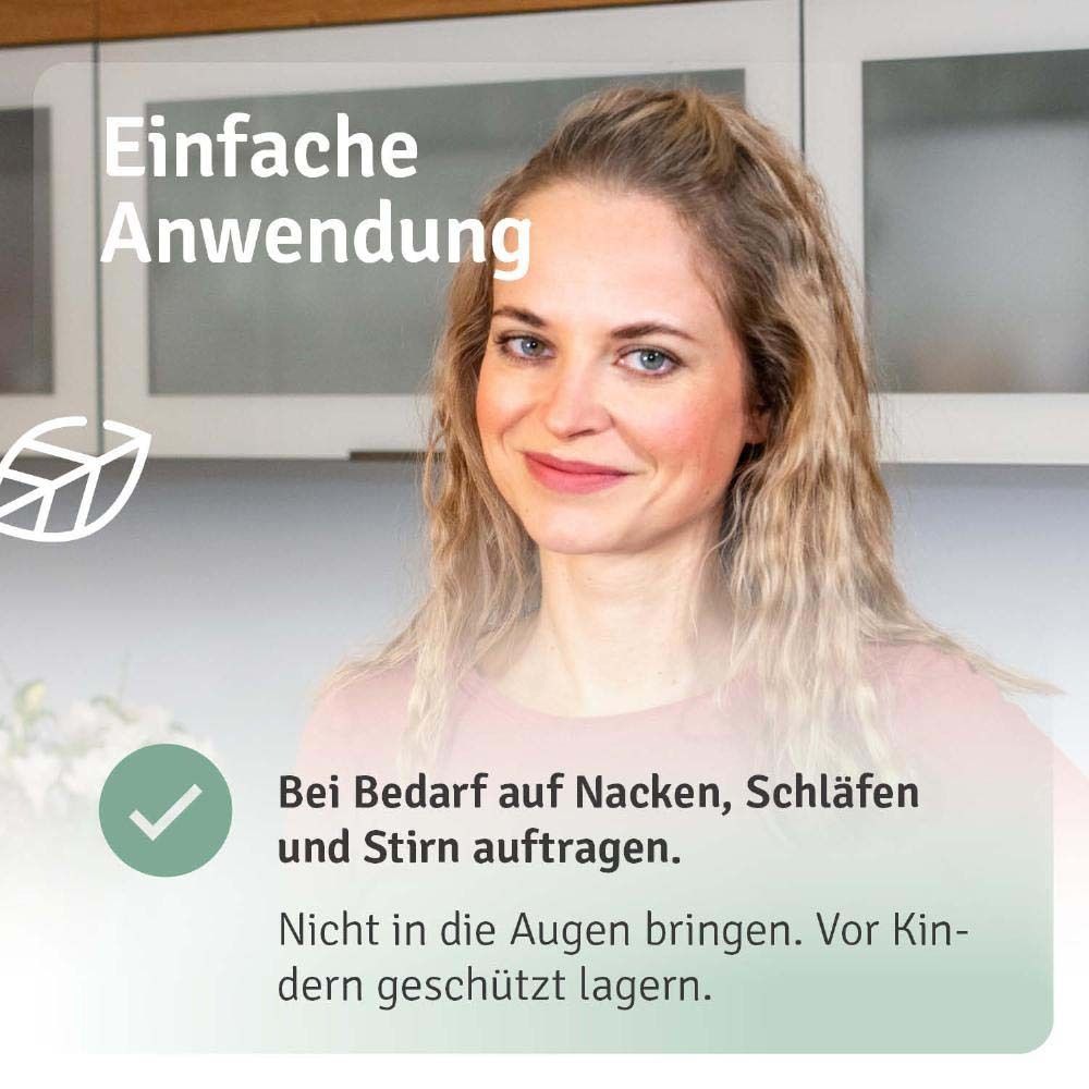 Frau mit Produktflasche. Text: Casida® Weihrauchöl Roll-On. Anwendung: Bei Bedarf auf Nacken, Schläfen und Stirn auftragen. Nicht in die Augen bringen.