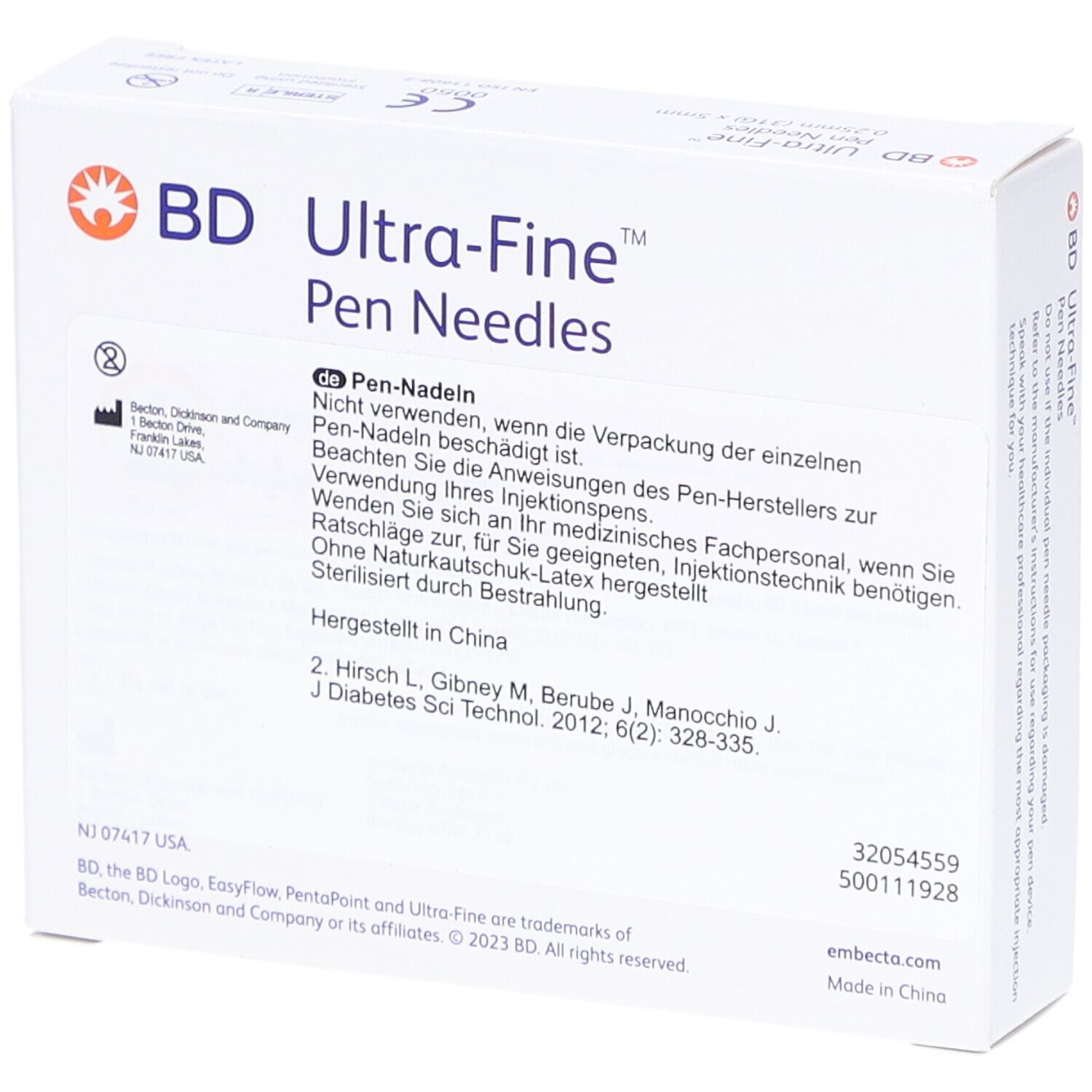 Rückseite der Verpackung von BD Ultra-Fine Pen-Nadeln. Text in Deutsch. Herstellerinformationen und Chargennummer.
