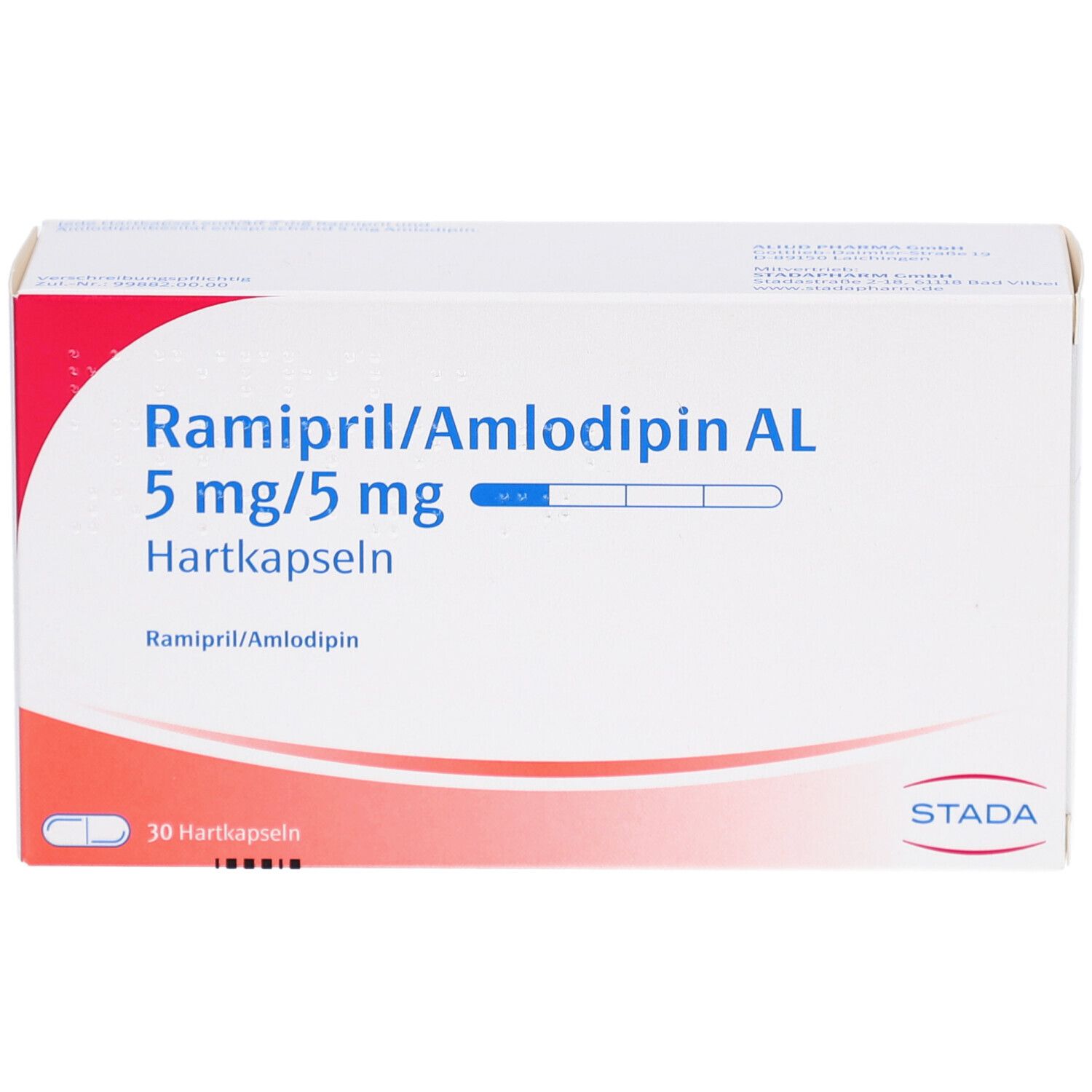 Weißer Karton mit blauer und roter Schrift. Aufschrift: Ramipril/Amlodipin AL 5 mg/5 mg Hartkapseln. STADA-Logo.