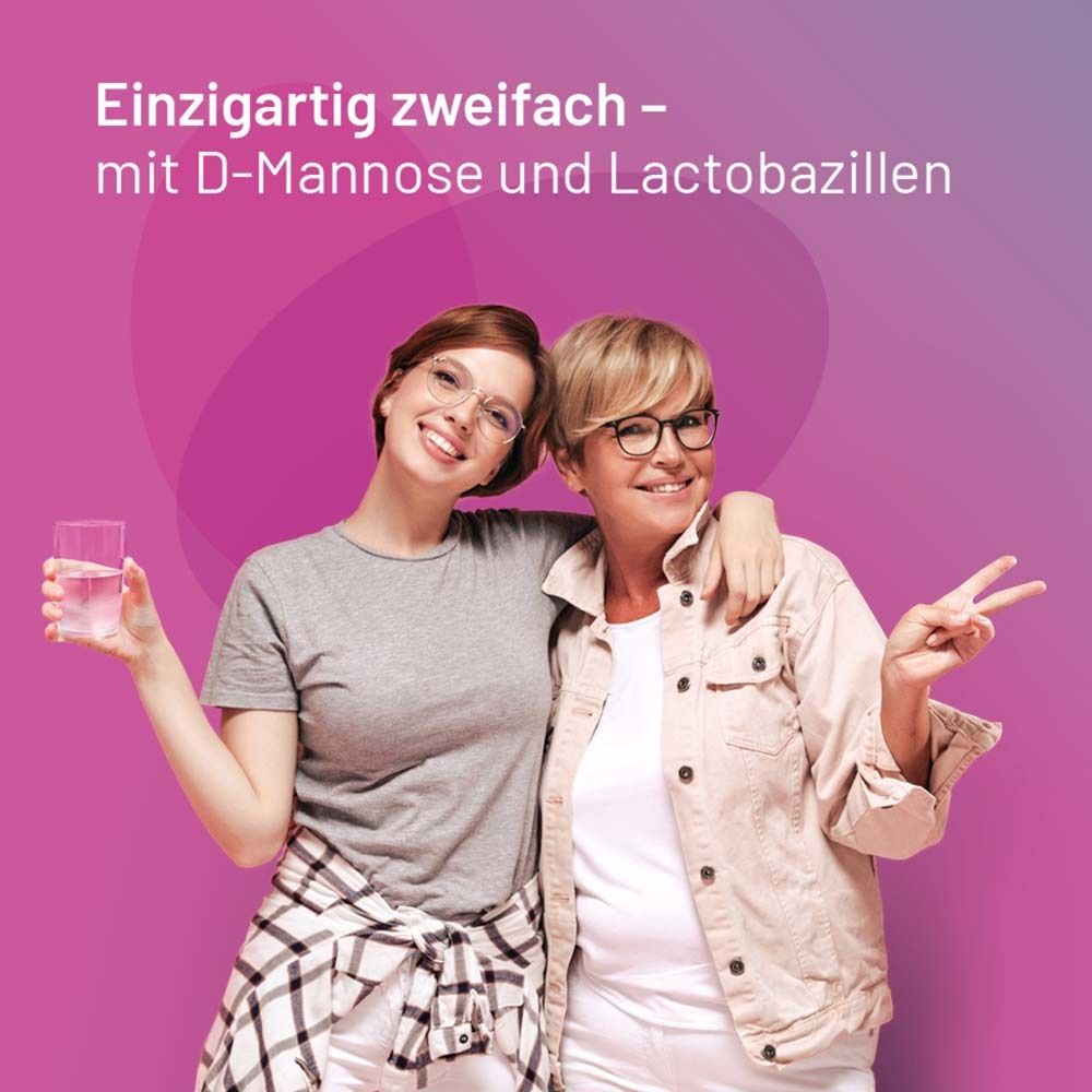 Zwei Frauen lächeln. Text: Einzigartig zweifach - mit D-Mannose und Lactobazillen.