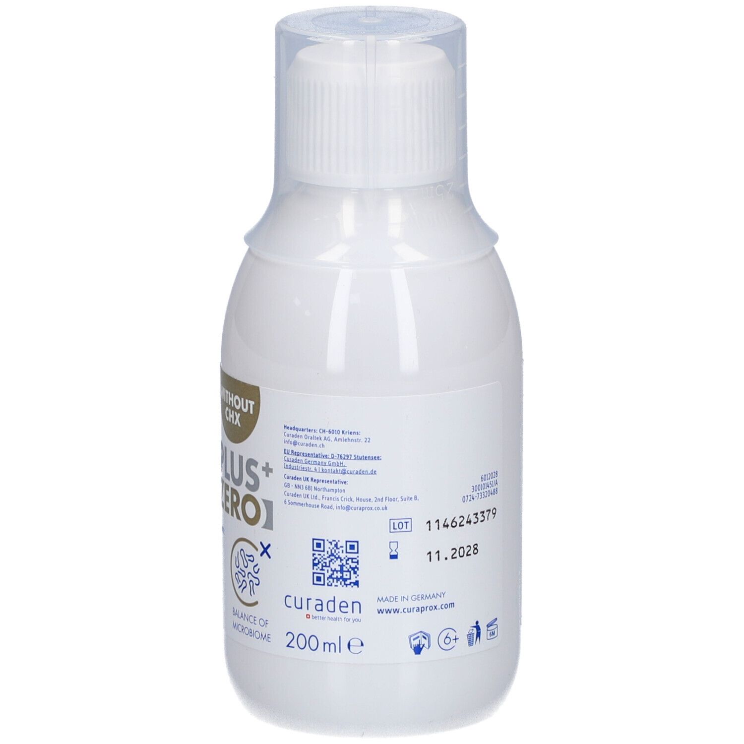 Rückseite der weißen Flasche mit Mundspülung. QR-Code, Herstellerinformationen, Verfallsdatum.