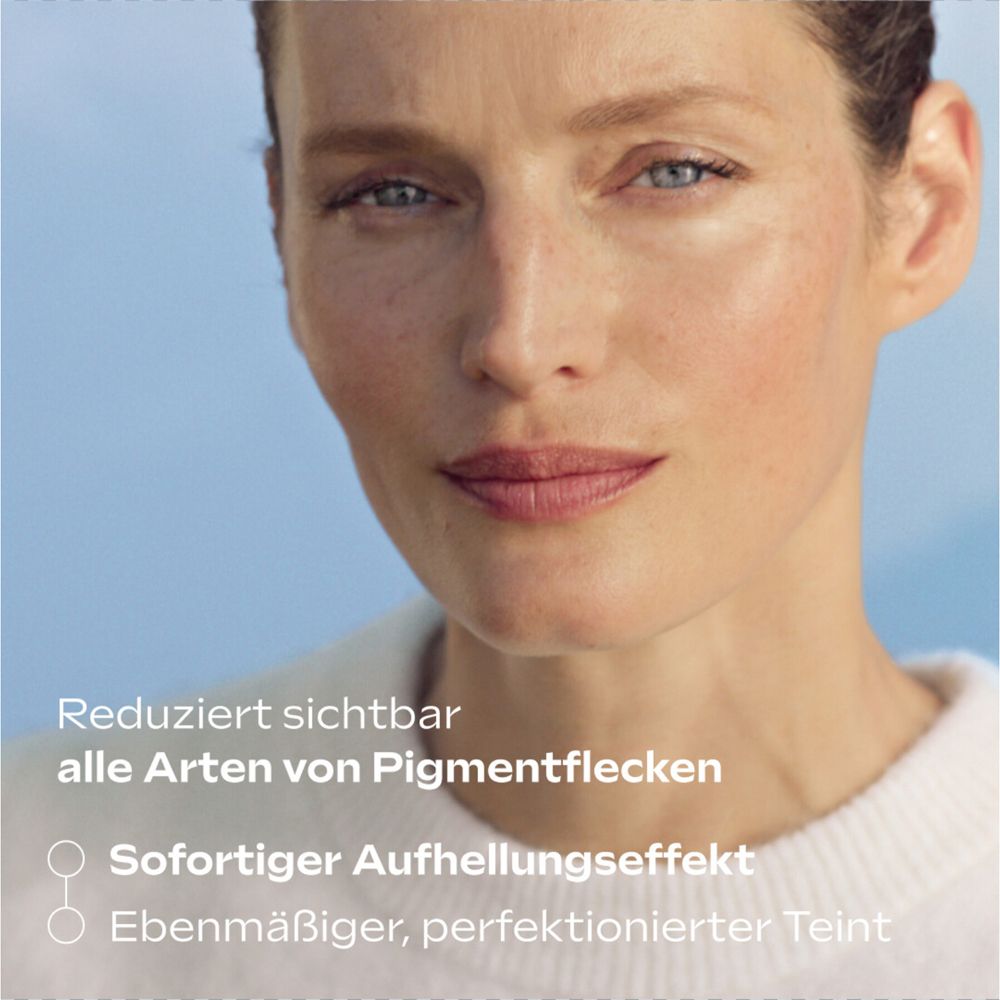 Gesicht einer Frau. Text: Reduziert sichtbar alle Arten von Pigmentflecken. Sofortiger Aufhellungseffekt.