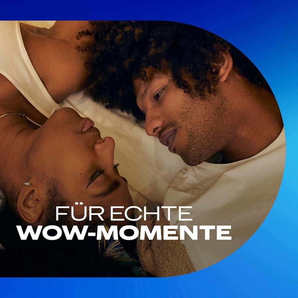 Paar im Bett. Text: Für echte Wow-Momente. Blau-weißer Hintergrund.