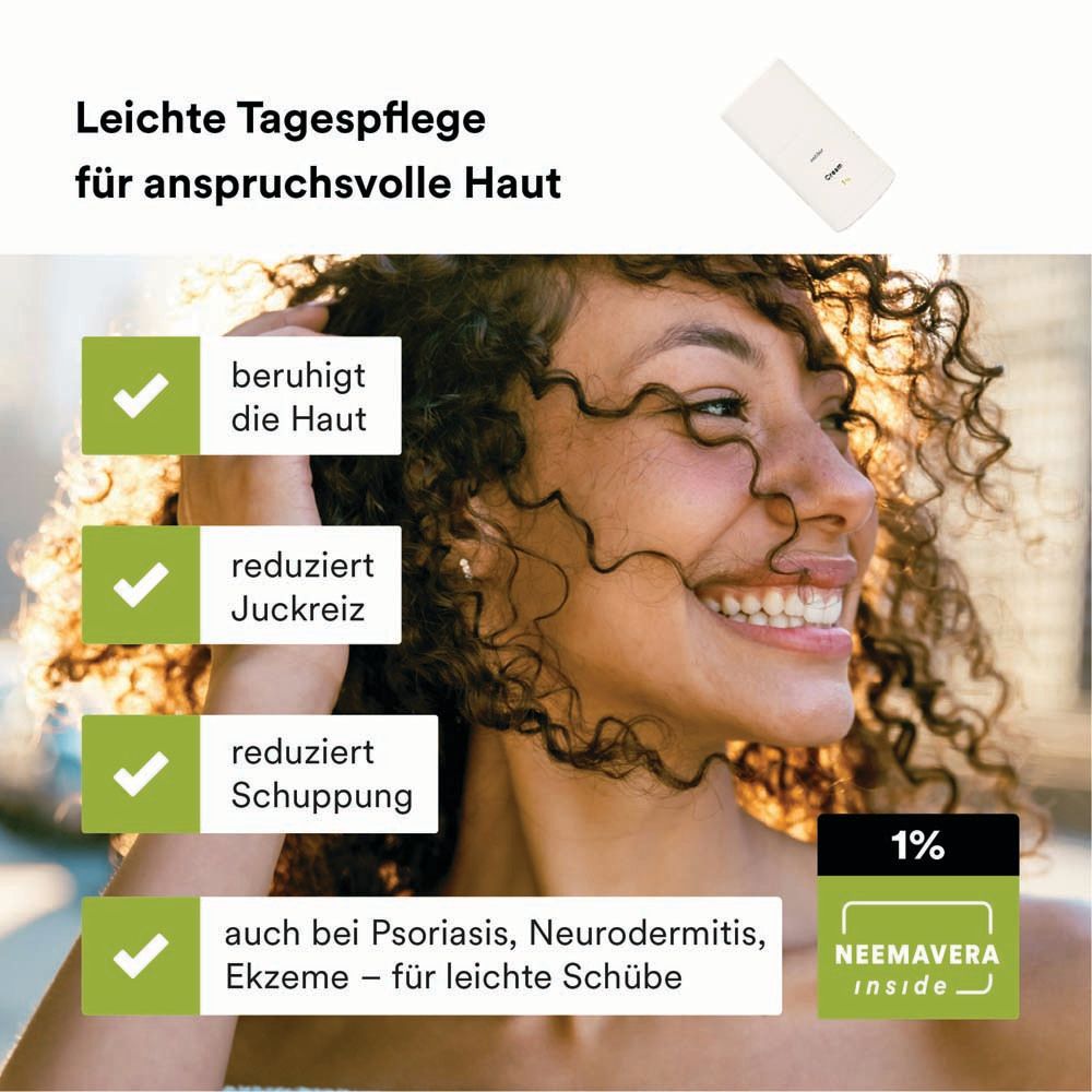 Frau mit lockigem Haar, lächelnd. Text: Beruhigt die Haut, reduziert Juckreiz, Schuppung. 1% und NeemAvera inside.